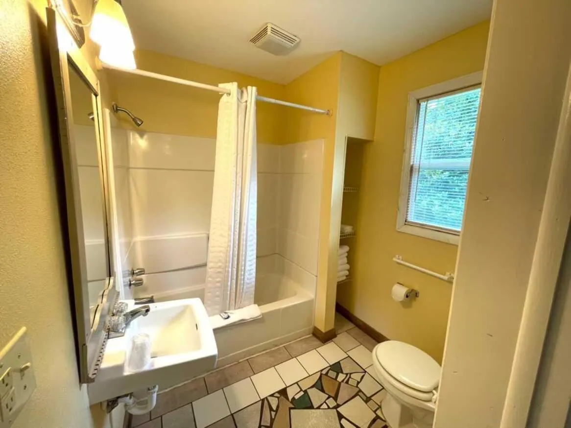 Bathroom in Geneva Hotel & Tiki Bar