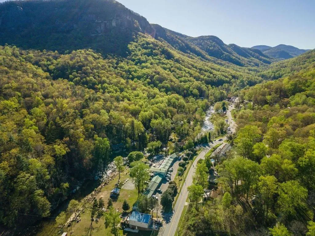 Area and facilities in Geneva Hotel & Tiki Bar