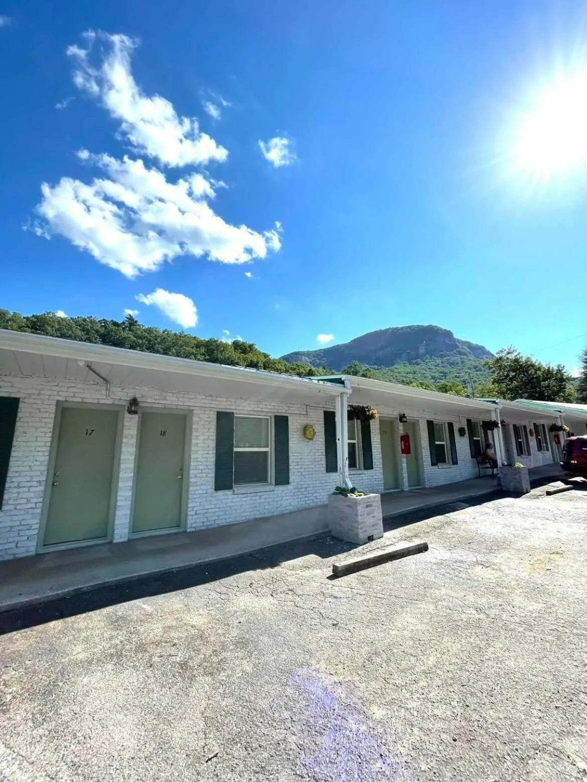 Property building in Geneva Hotel & Tiki Bar