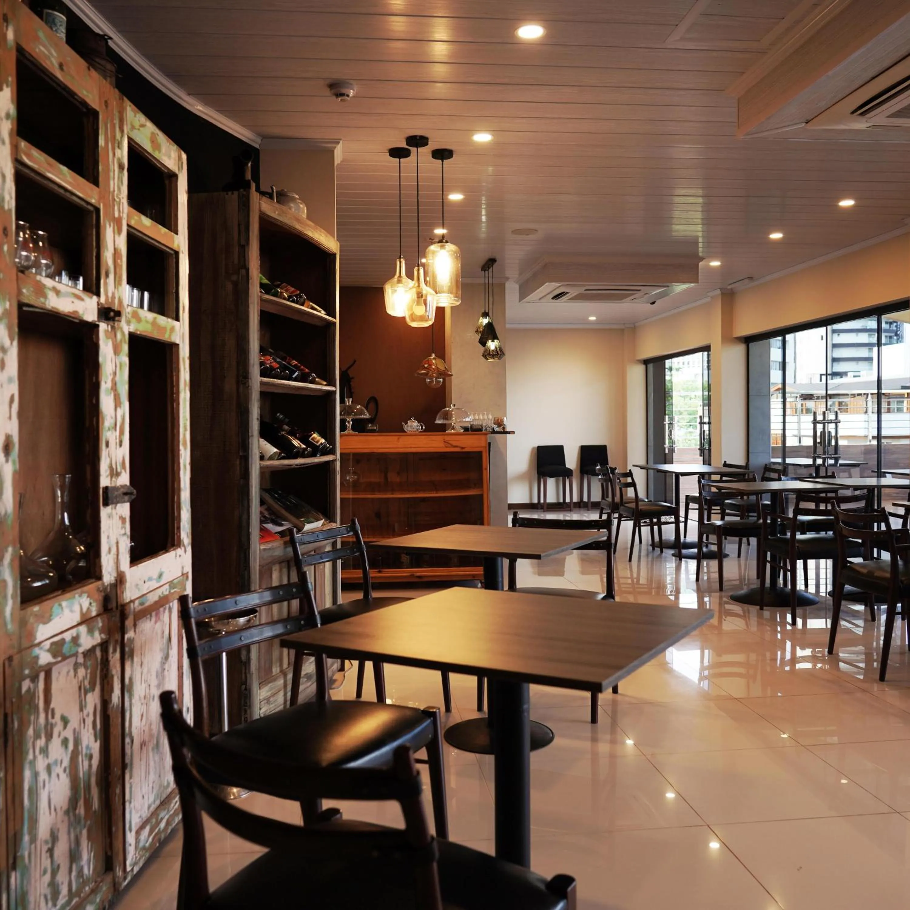 Restaurant/places to eat in Chairu Eco Hotel