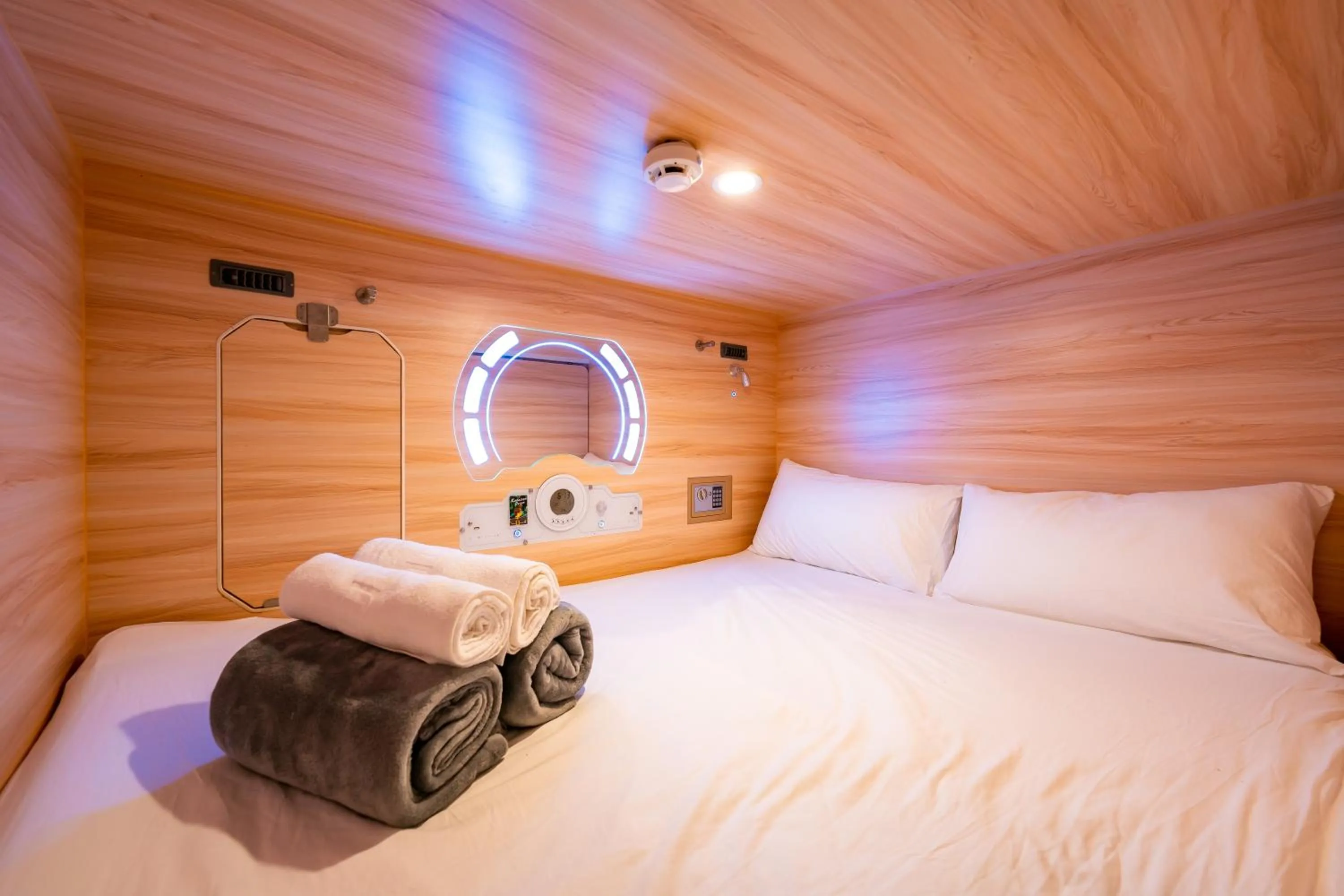 Bed in Jpod Capsule Hotel