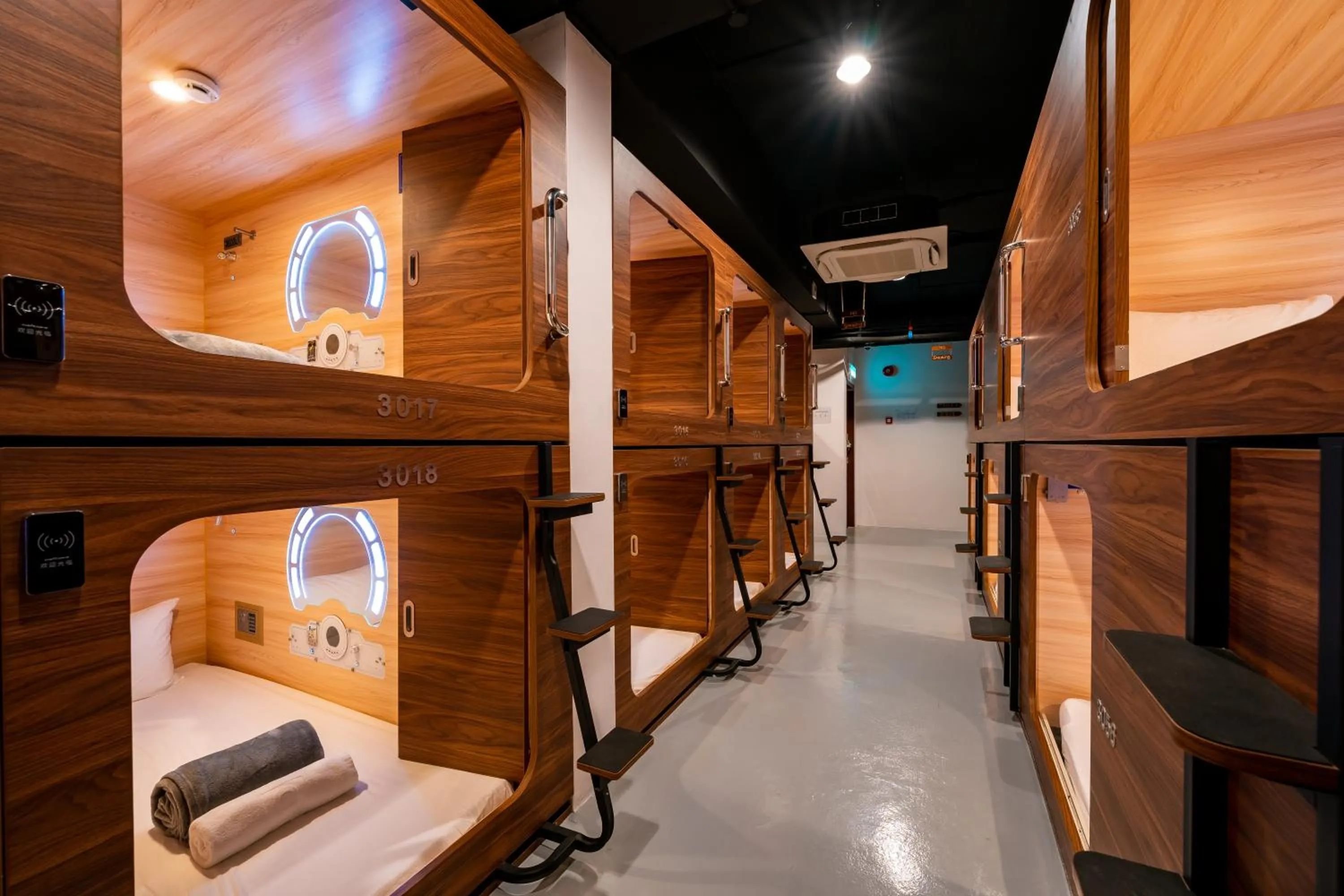 Bed in Jpod Capsule Hotel