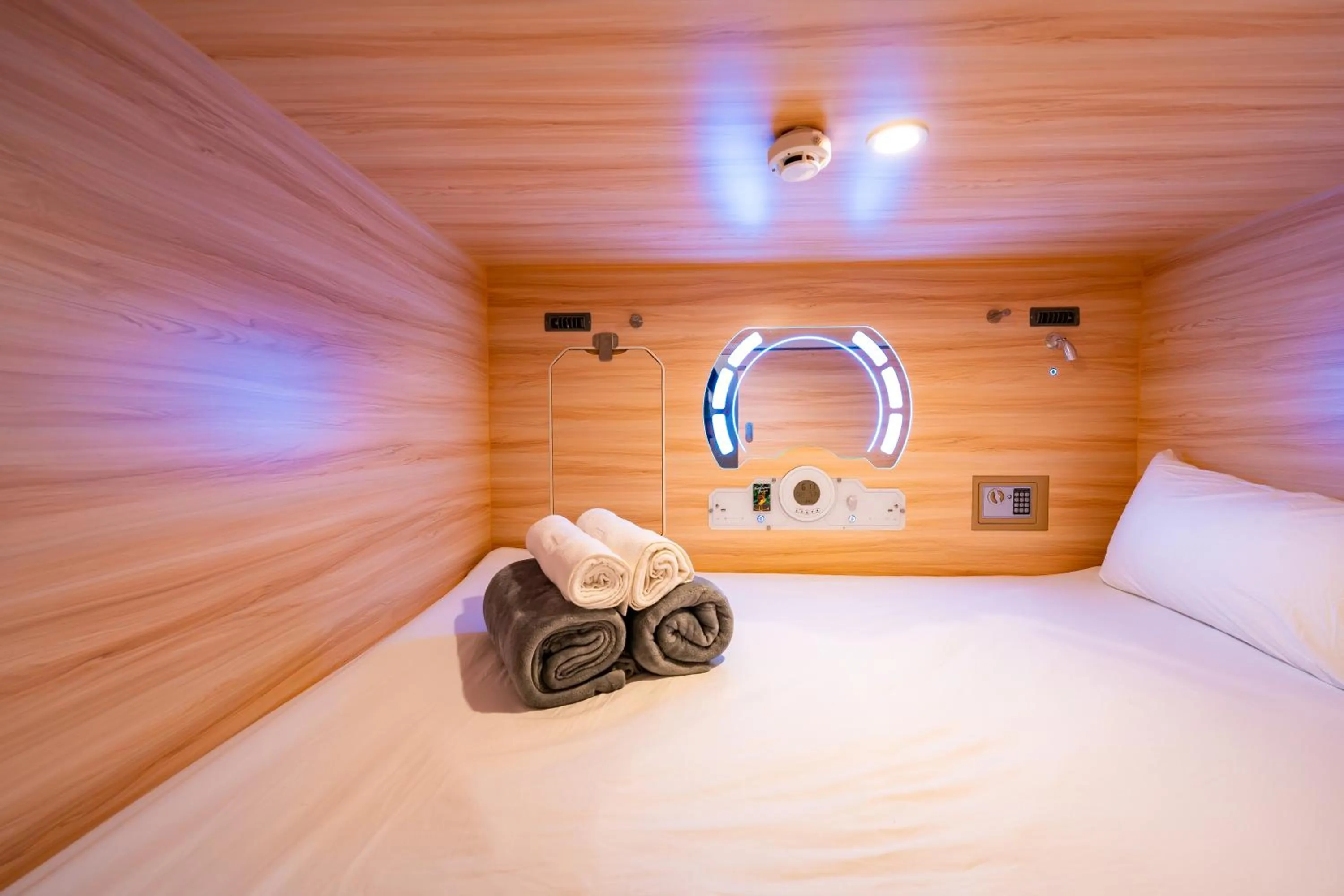 Bed in Jpod Capsule Hotel