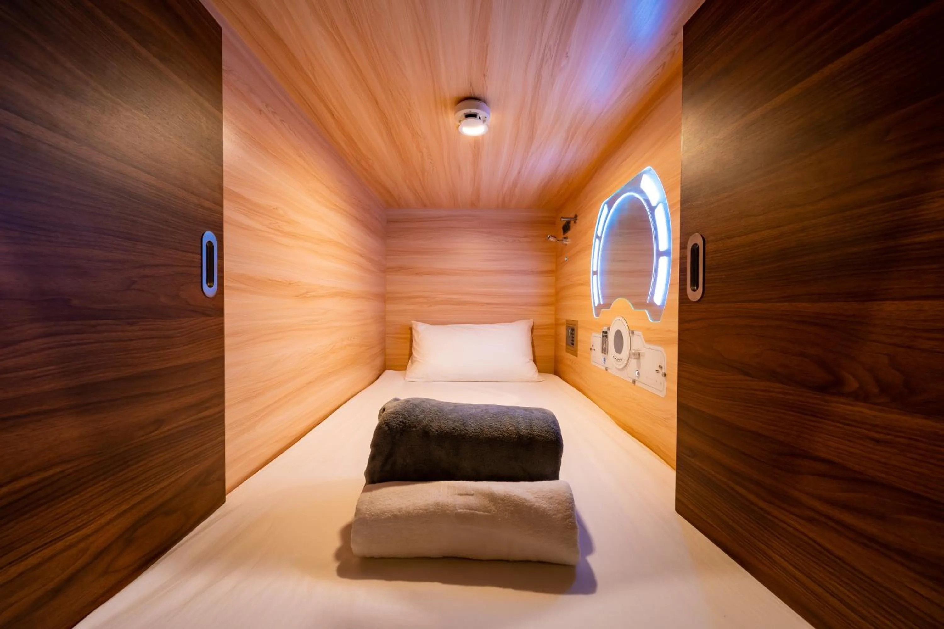 Bed in Jpod Capsule Hotel