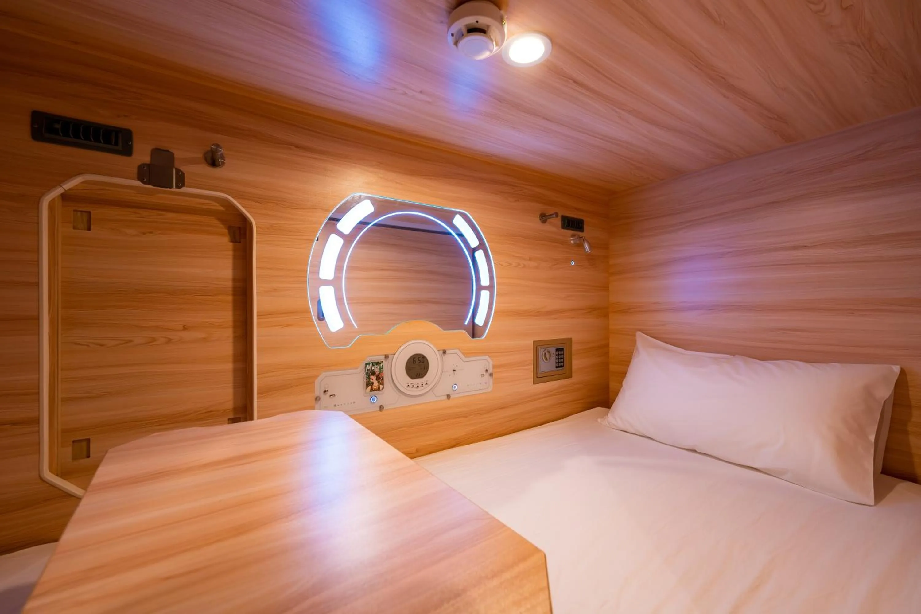 Bed in Jpod Capsule Hotel
