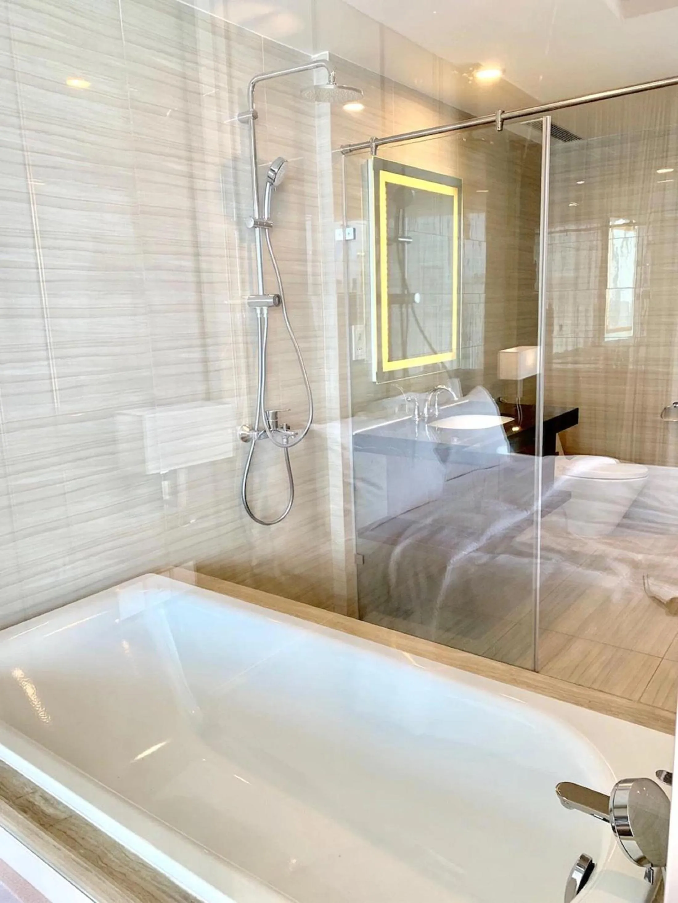 Bathroom, Bed in RIS Panorama Condotel