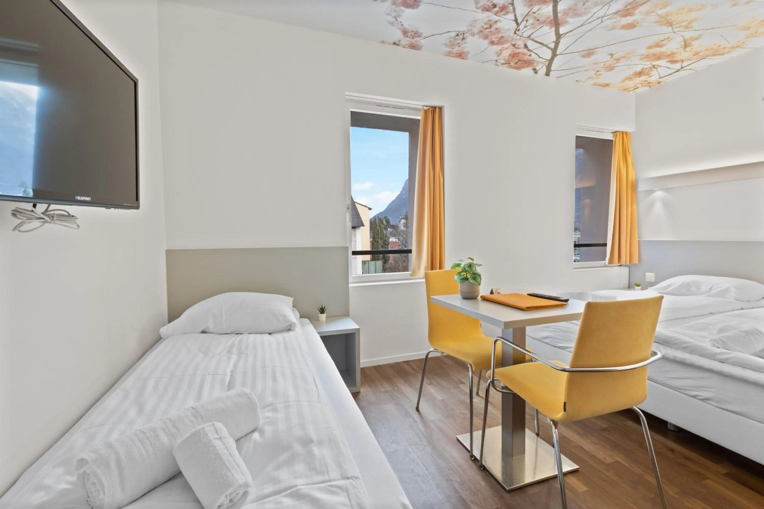 Communal lounge/ TV room, Bed in Hôtel de la Poste Sierre