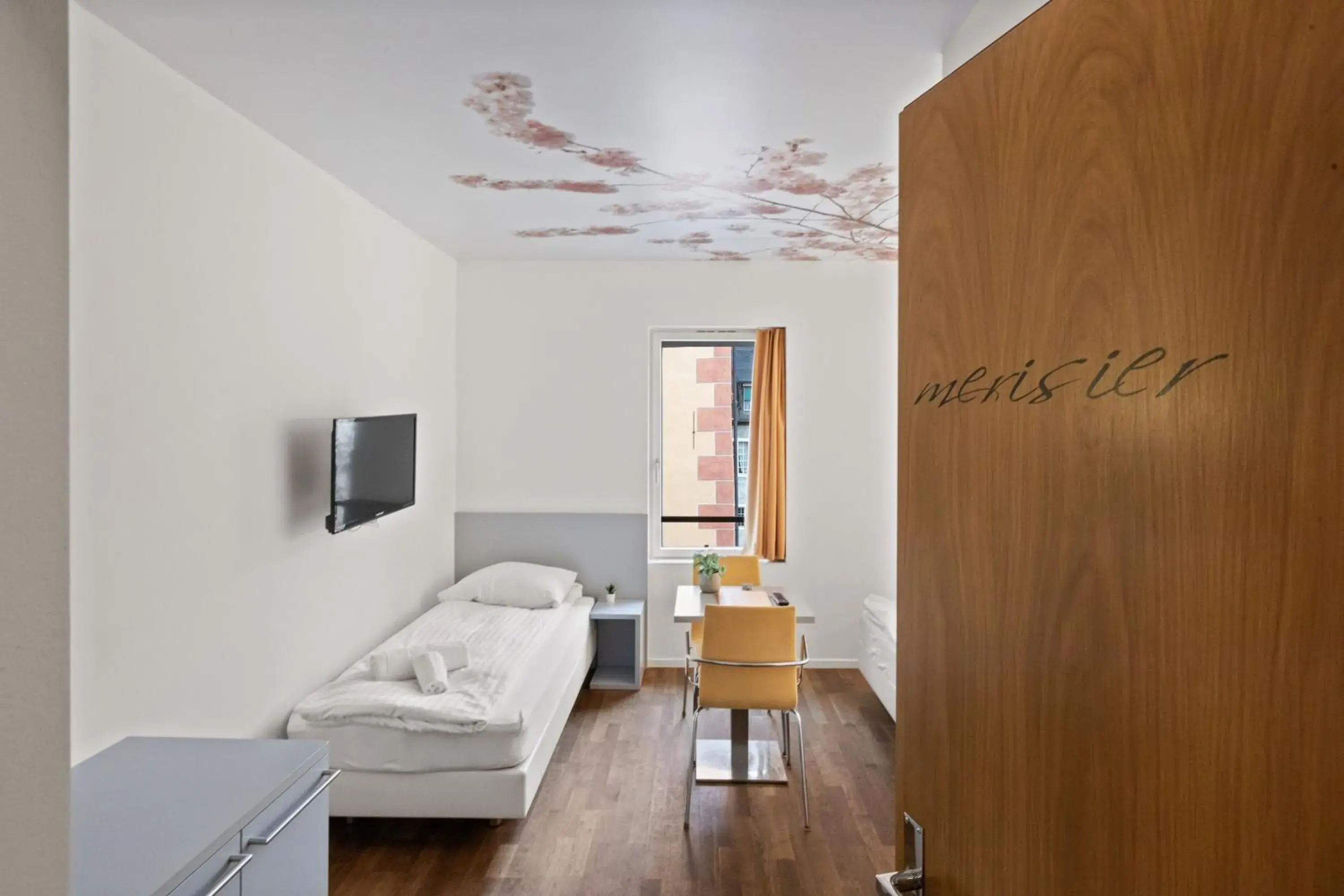 Triple Room - Disability Access in Hôtel de la Poste Sierre Triple Room - Disability Access in Hôtel de la Poste Sierre