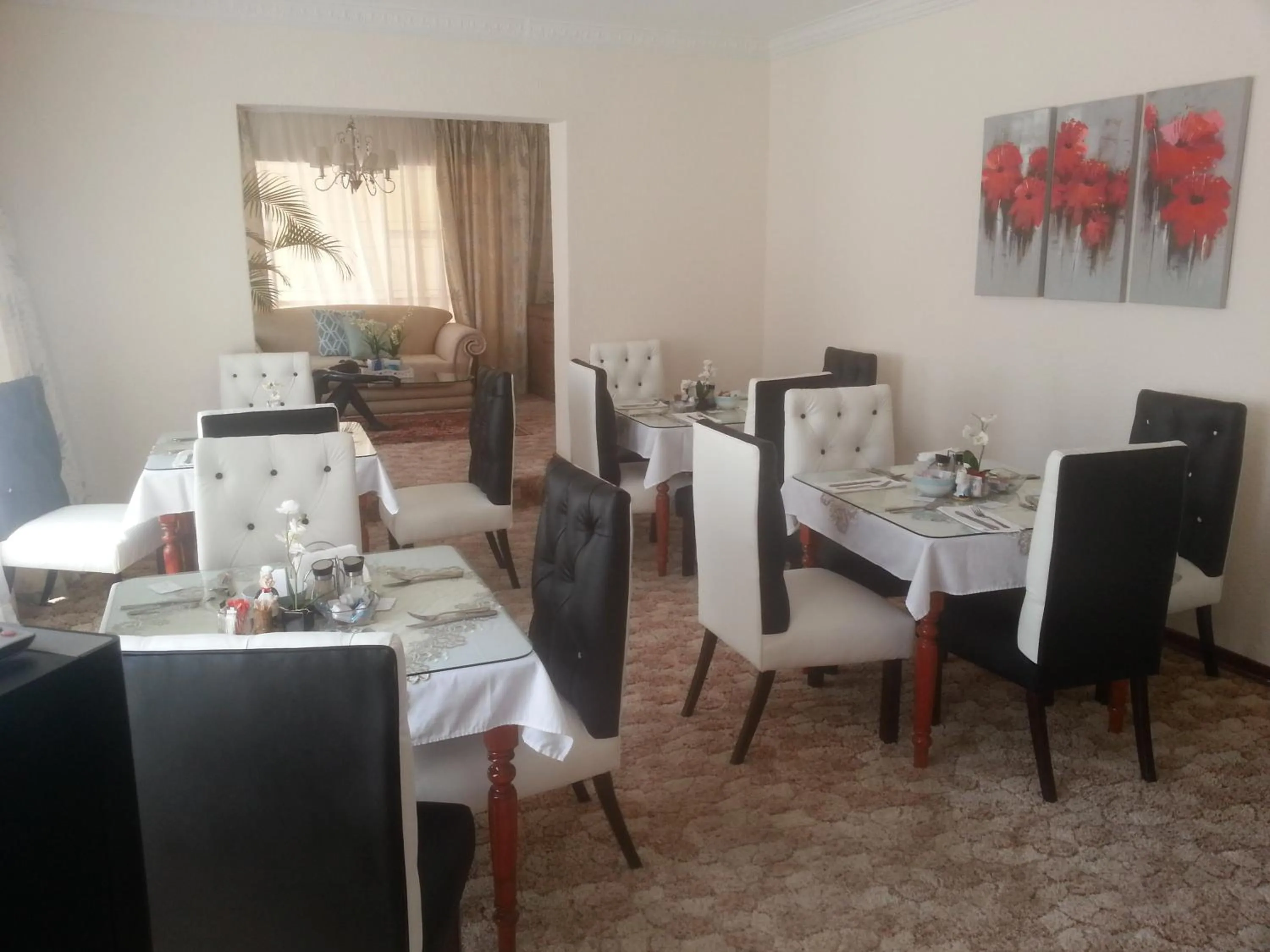 Dining area in Winchester Lodge