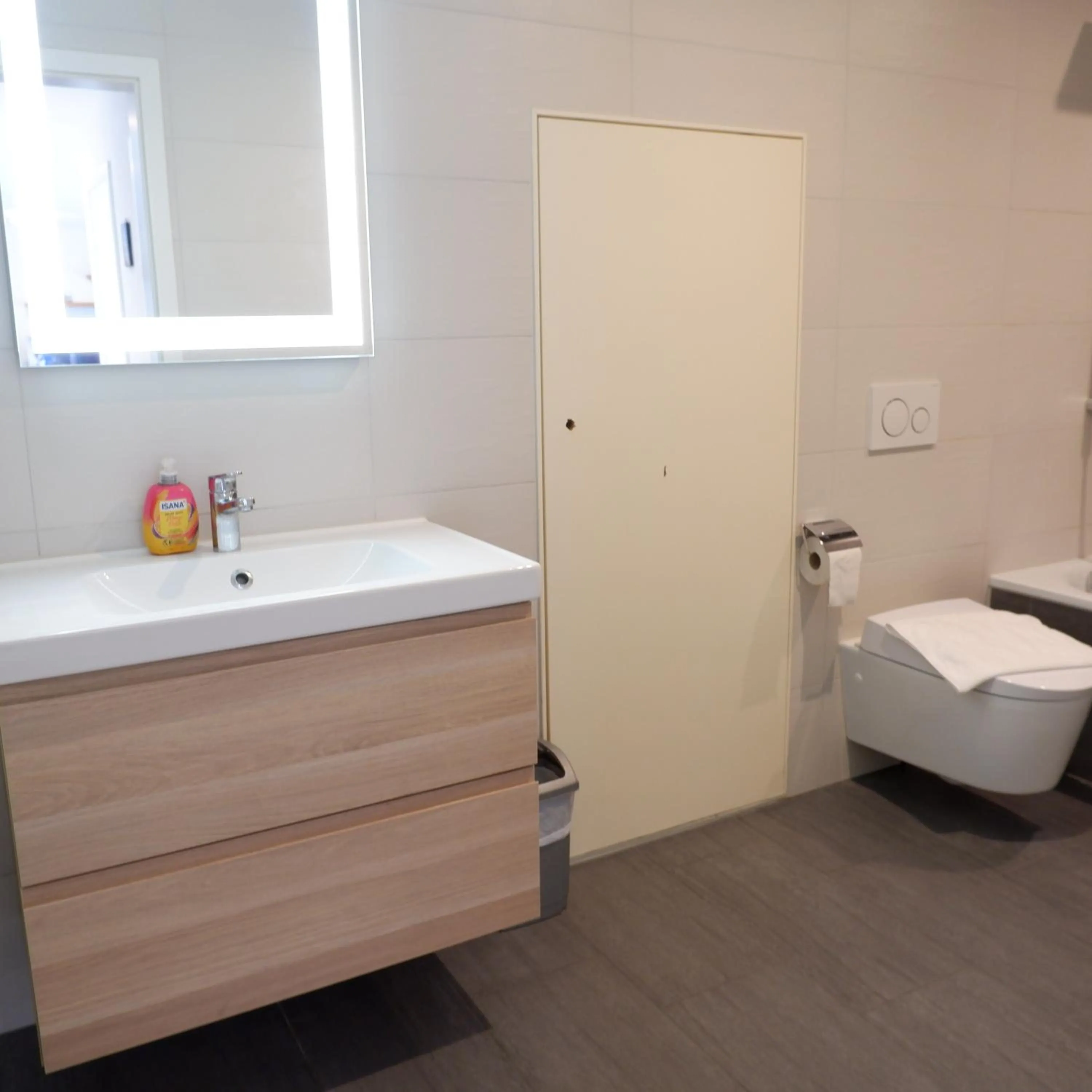 Bathroom, Bed in The Golf apartments