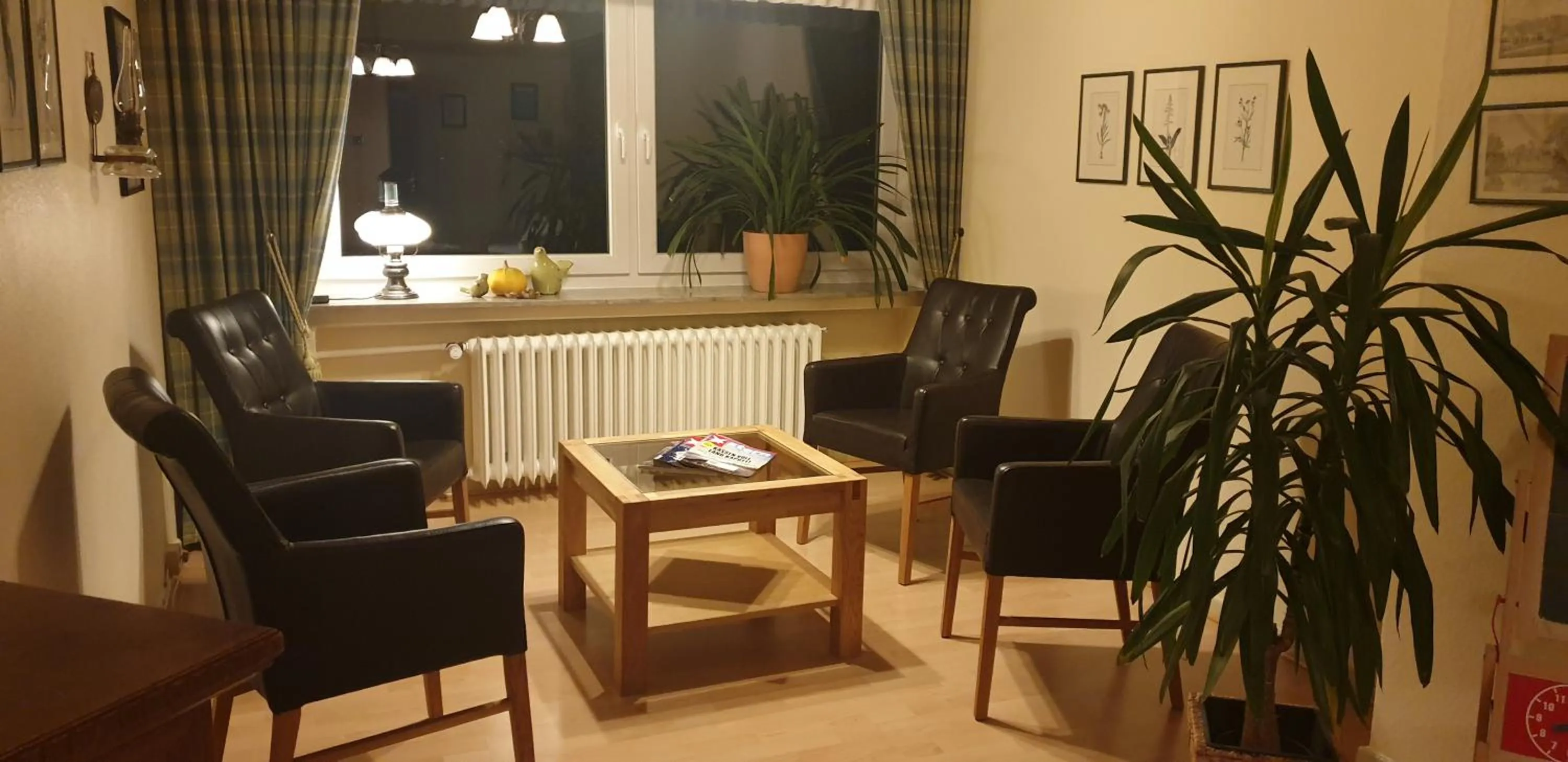 Communal lounge/ TV room in Hotel Landhaus Lahmann