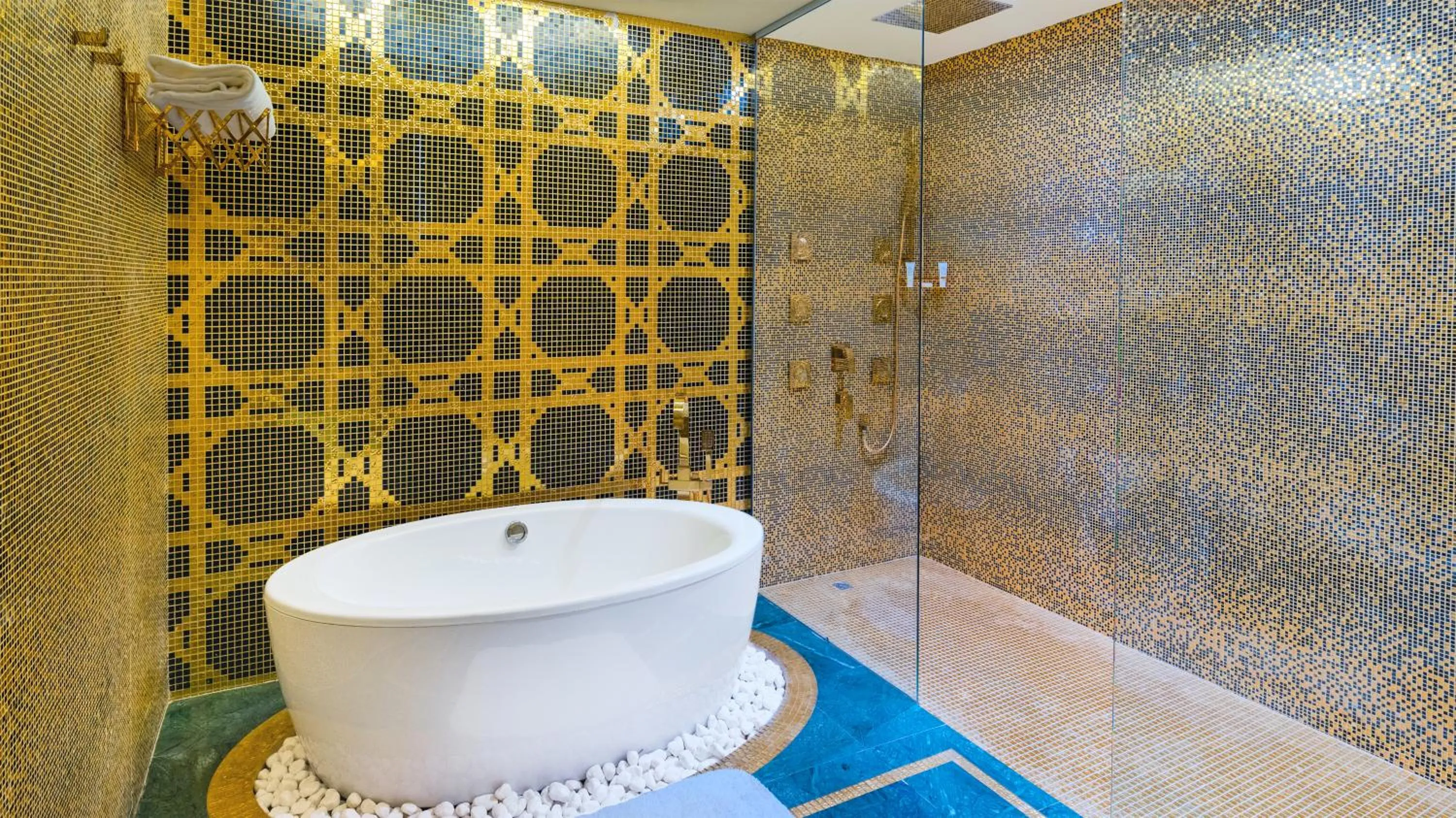 Bath in Grand Millennium Gizan