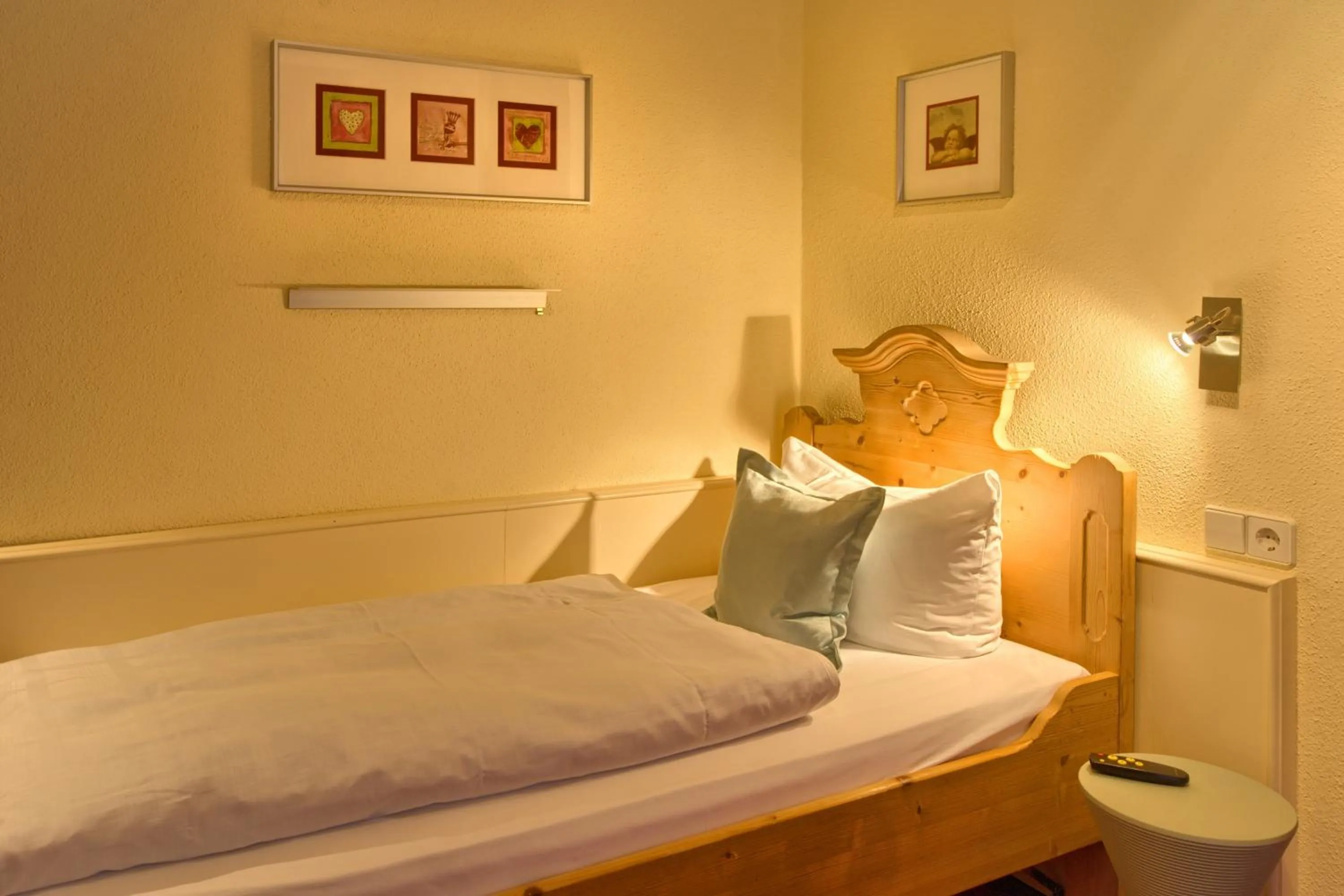 Bedroom, Bed in Hotel & Restaurant Kaiserhof