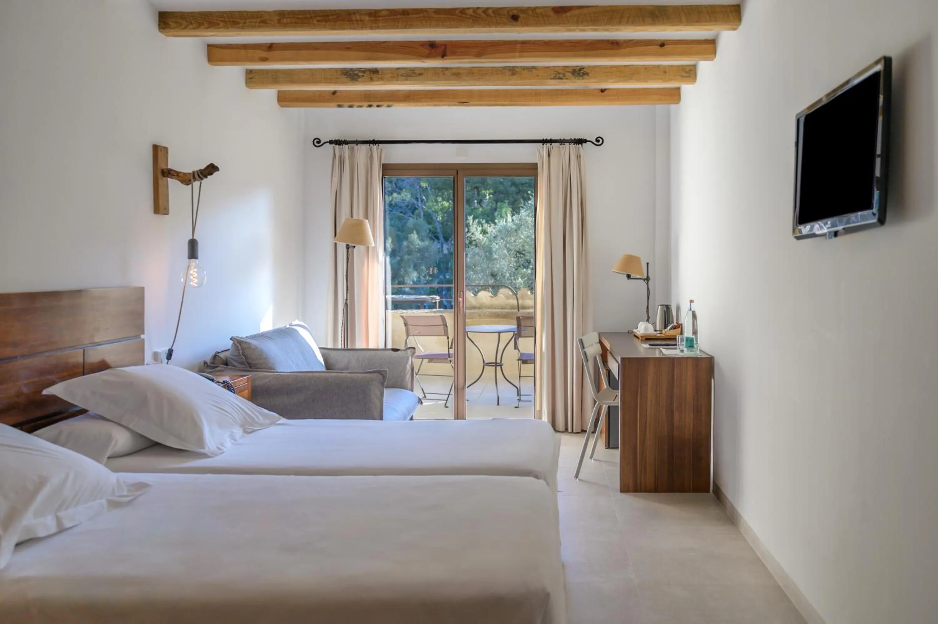 Photo of the whole room, Bed in Hotel Es Port