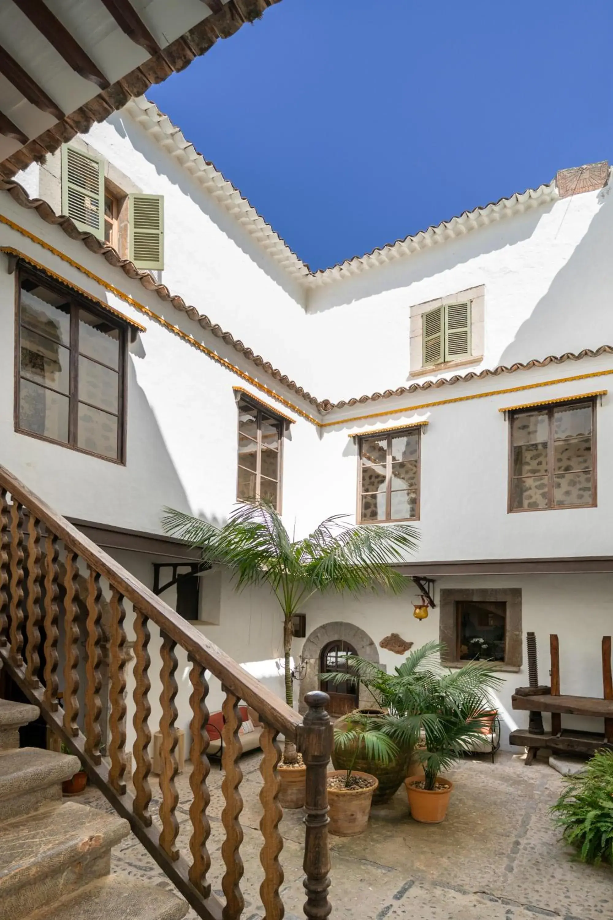Inner courtyard view in Hotel Es Port Inner courtyard view in Hotel Es Port