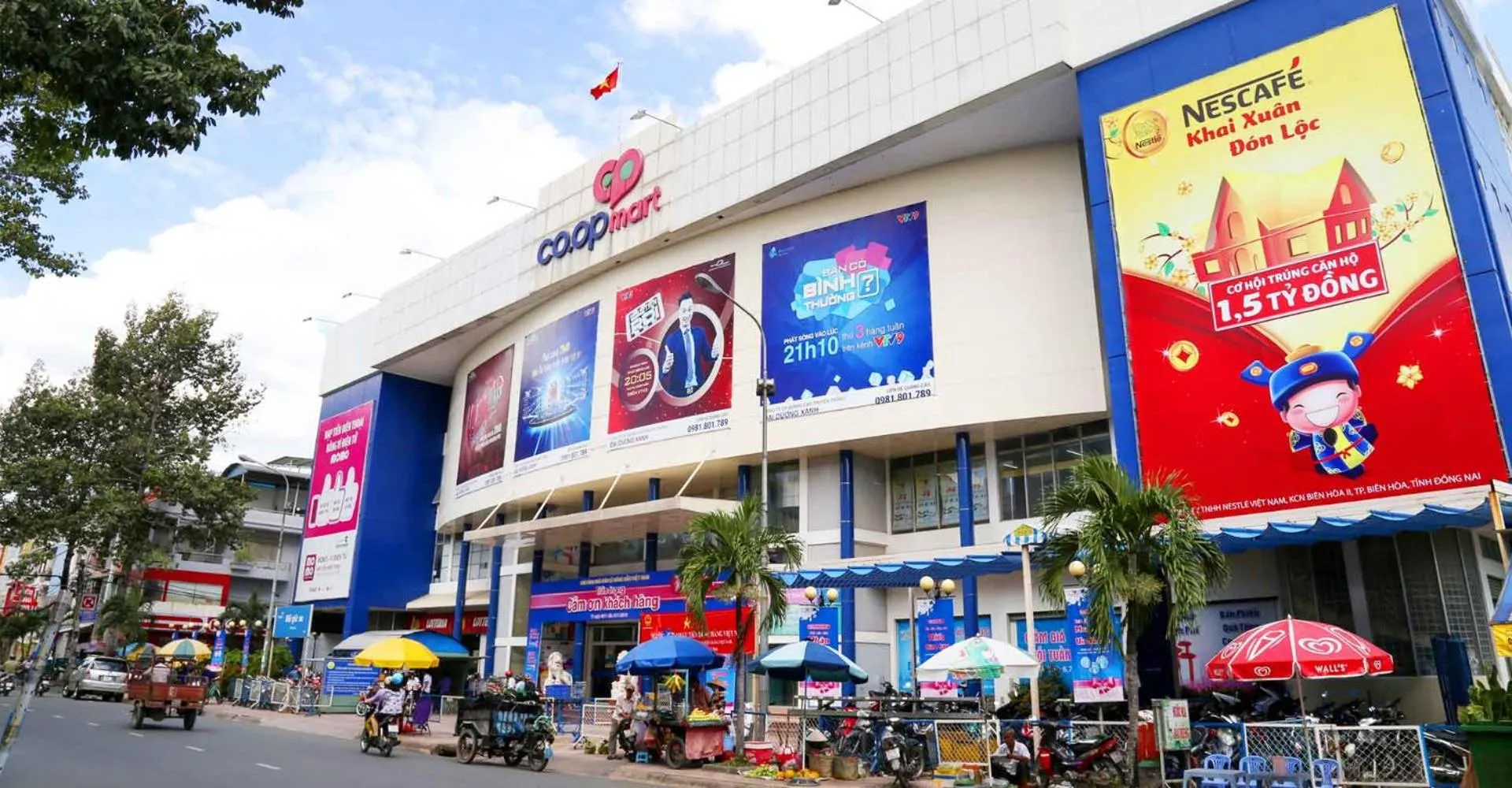 Supermarket/grocery shop in STAY hostel 2 - 350m from the ferry