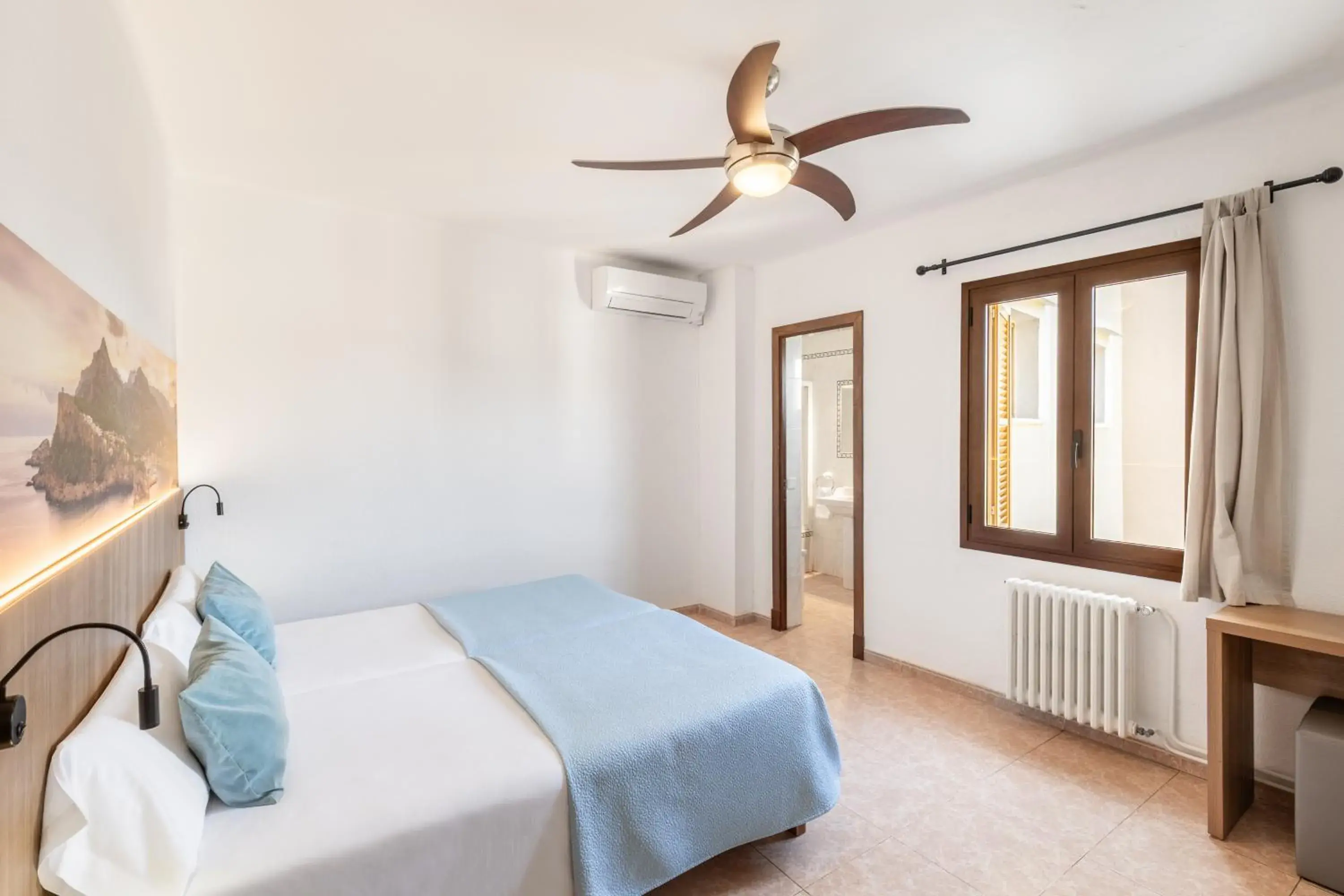 Superior Double Room in Hostal Nadal Superior Double Room in Hostal Nadal