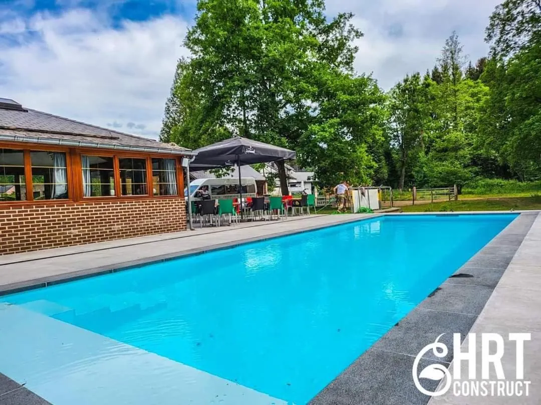 Swimming pool in B&B De l'Aisne