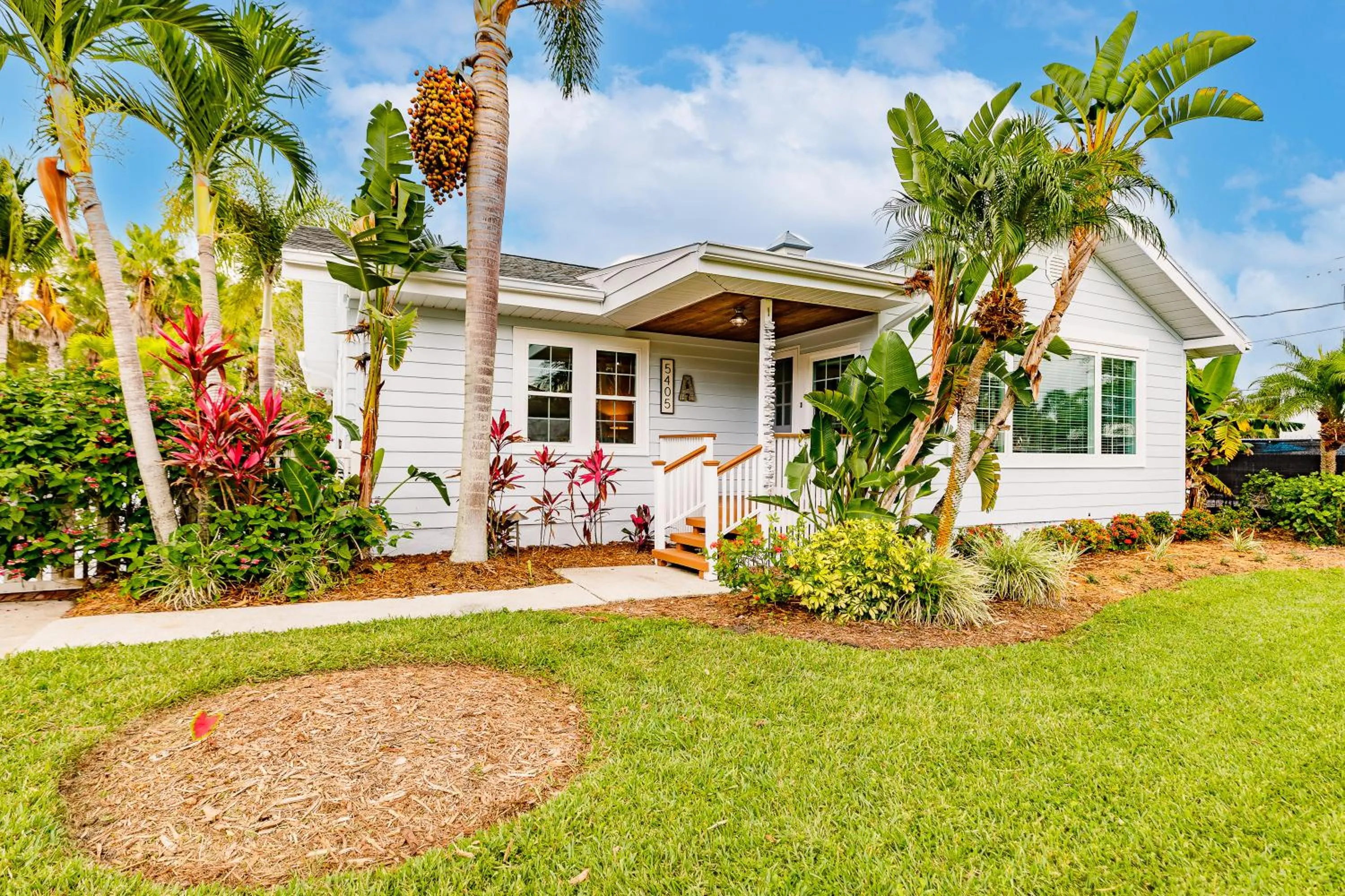 Property building in Siesta Key Island Rentals