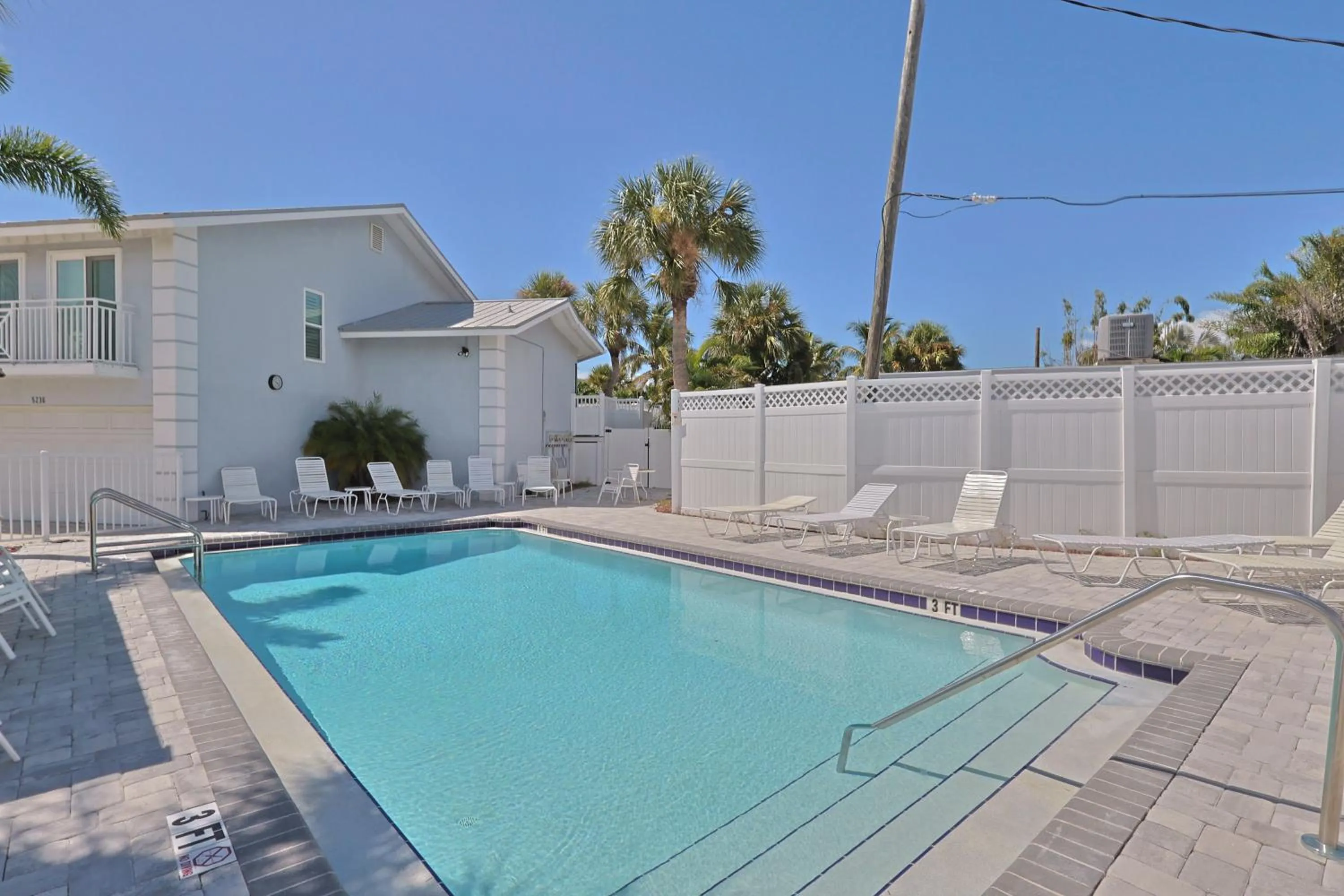 Swimming pool in Siesta Key Island Rentals