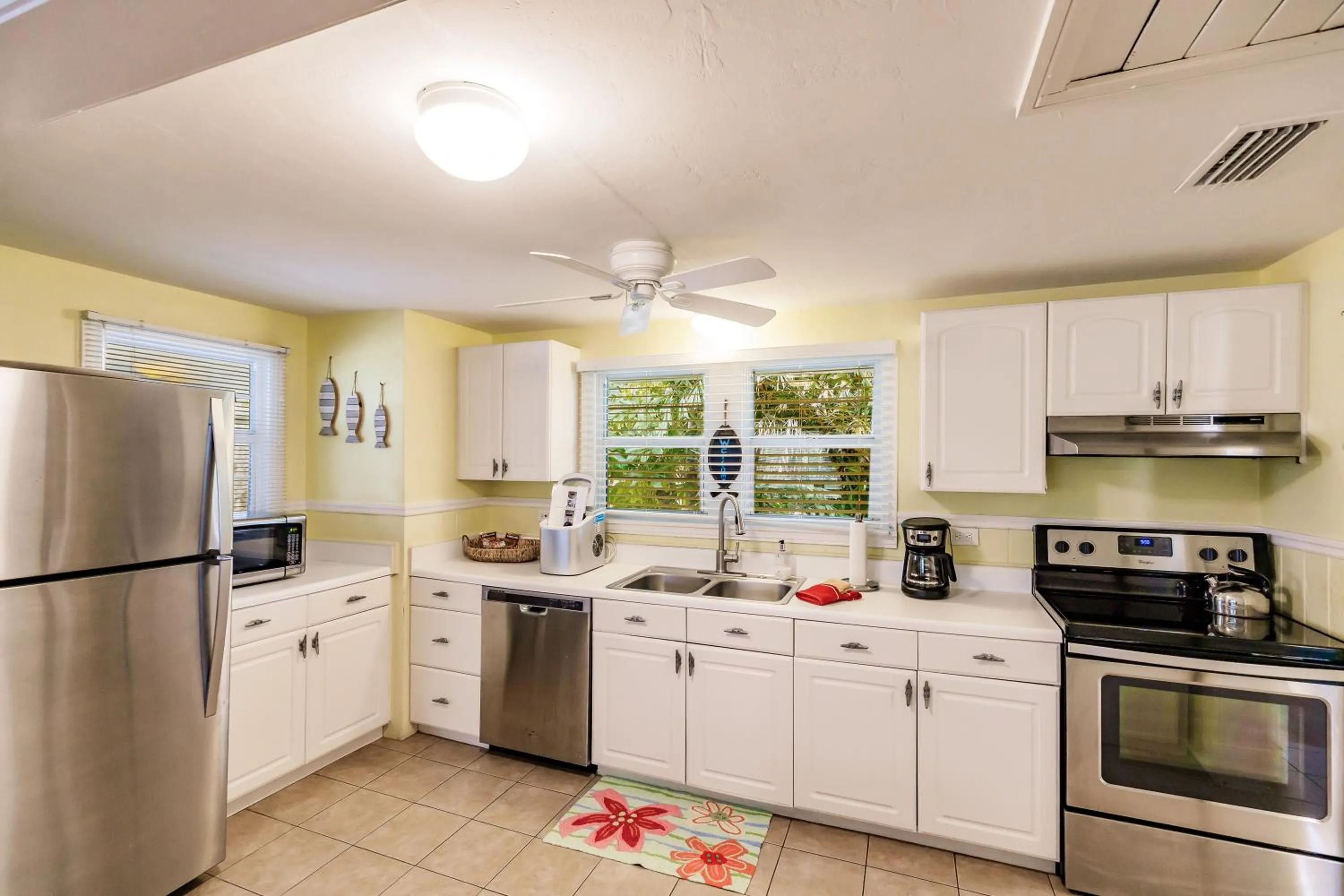 Kitchen or kitchenette in Siesta Key Island Rentals
