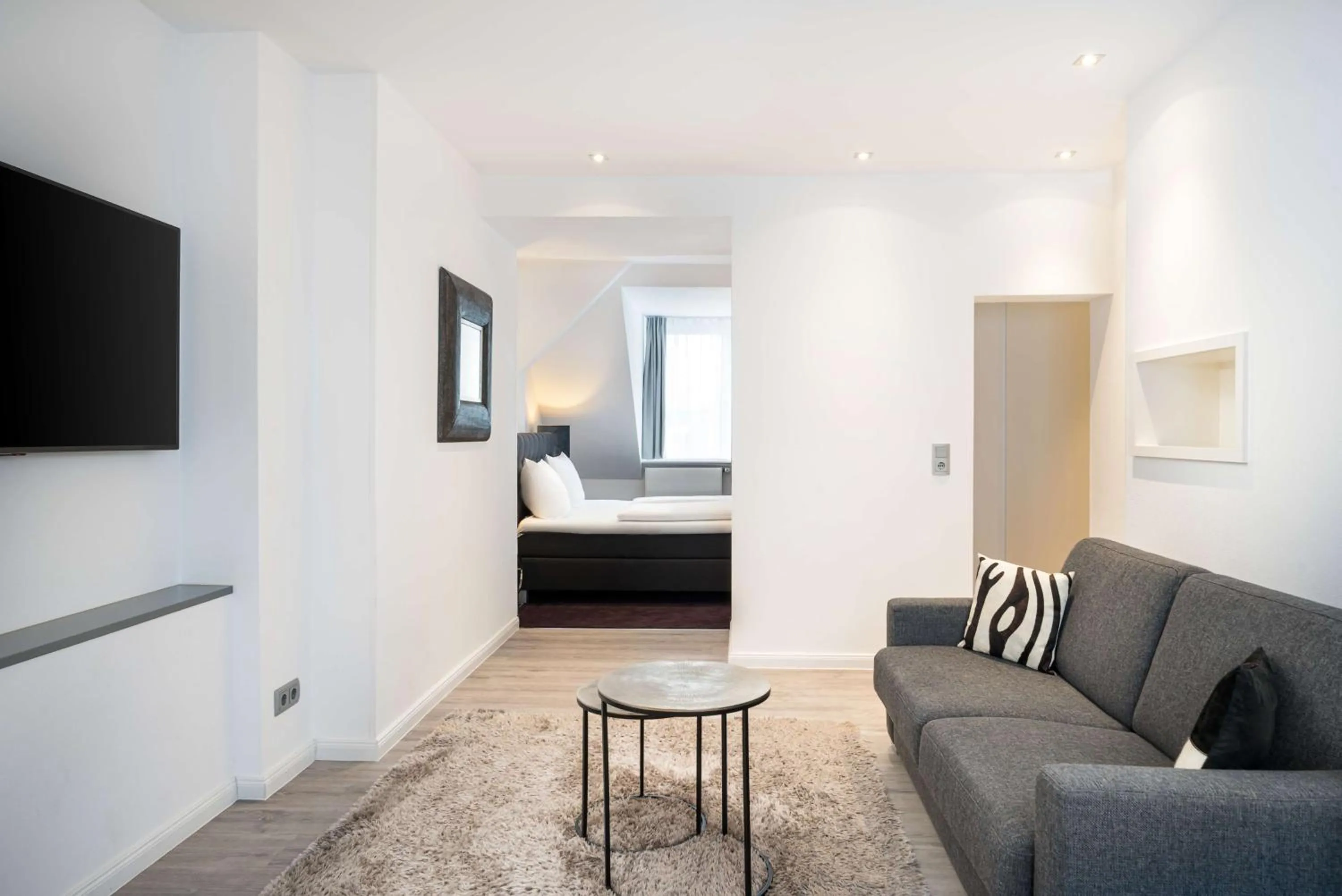 TV and multimedia in elaya hotel hannover city