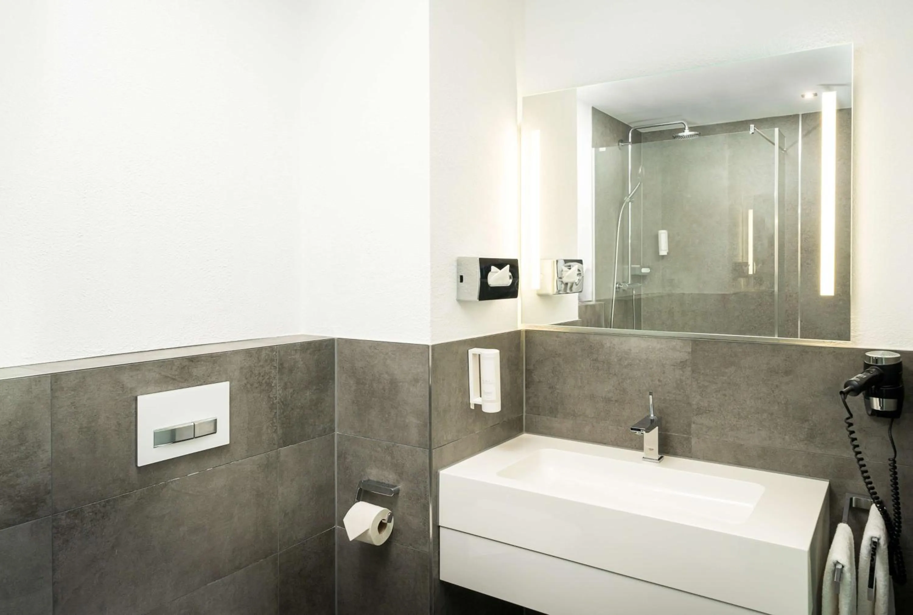 Bathroom in elaya hotel hannover city