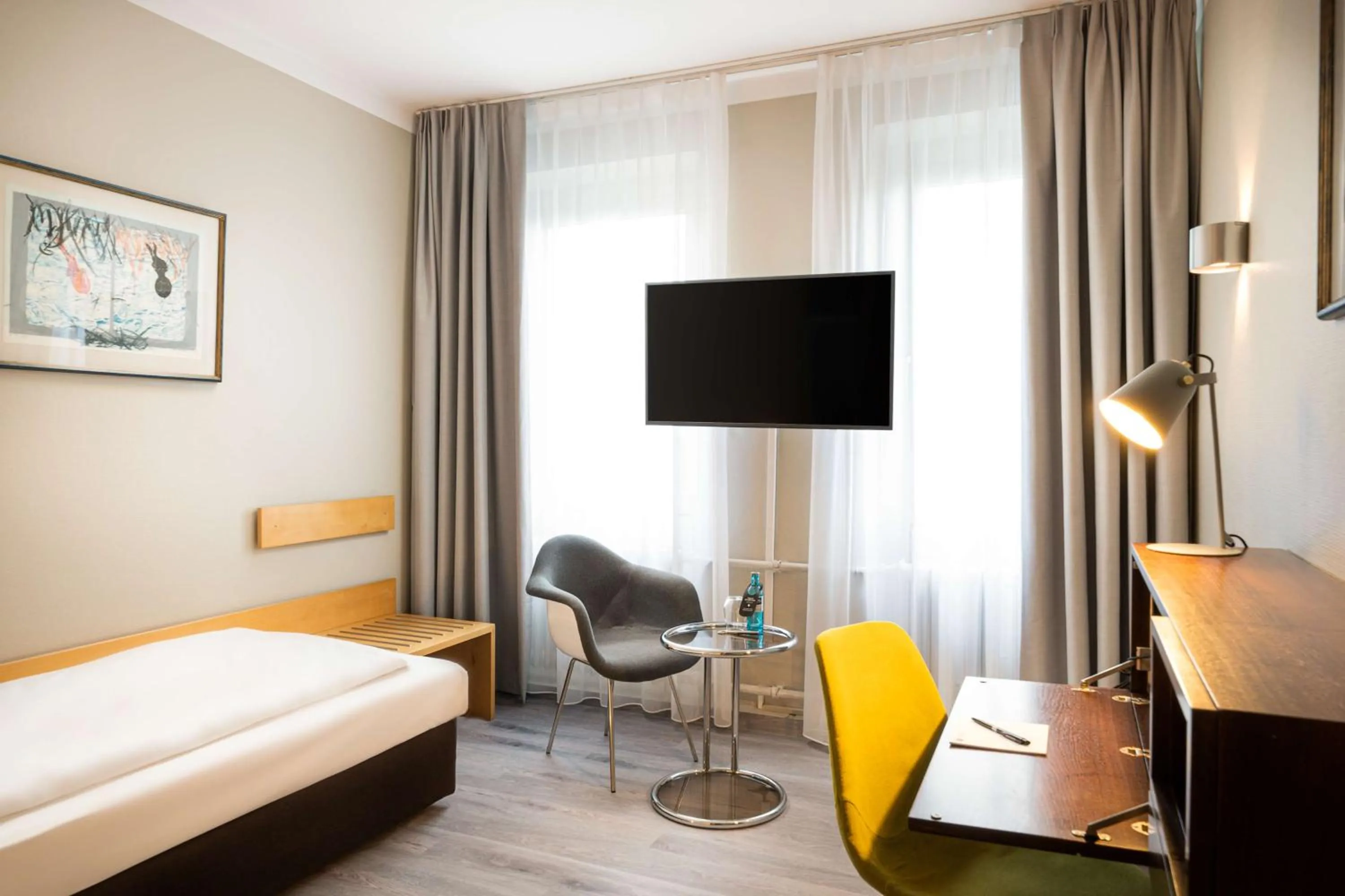 TV and multimedia, Bed in elaya hotel hannover city