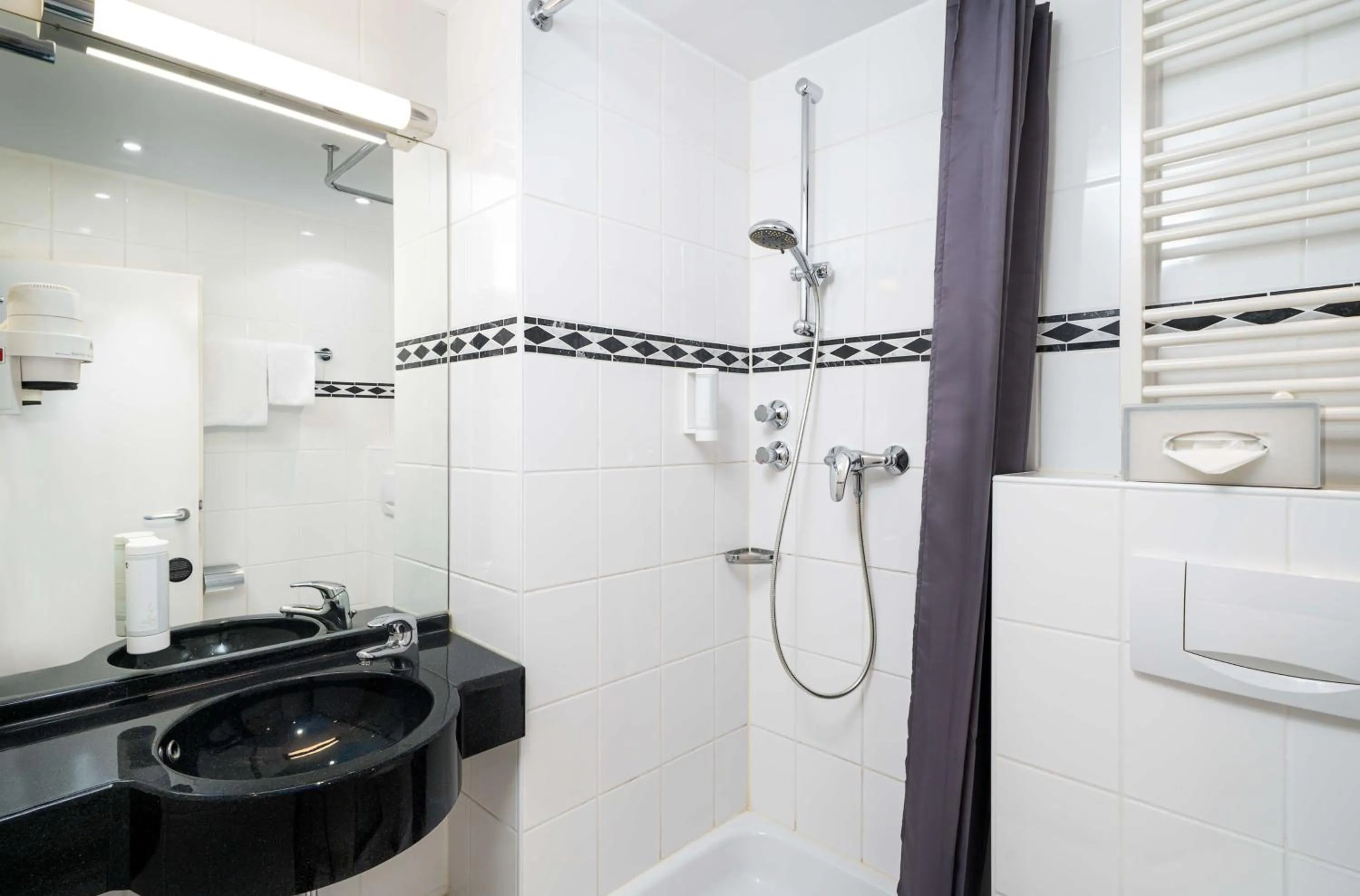 Bathroom in elaya hotel hannover city