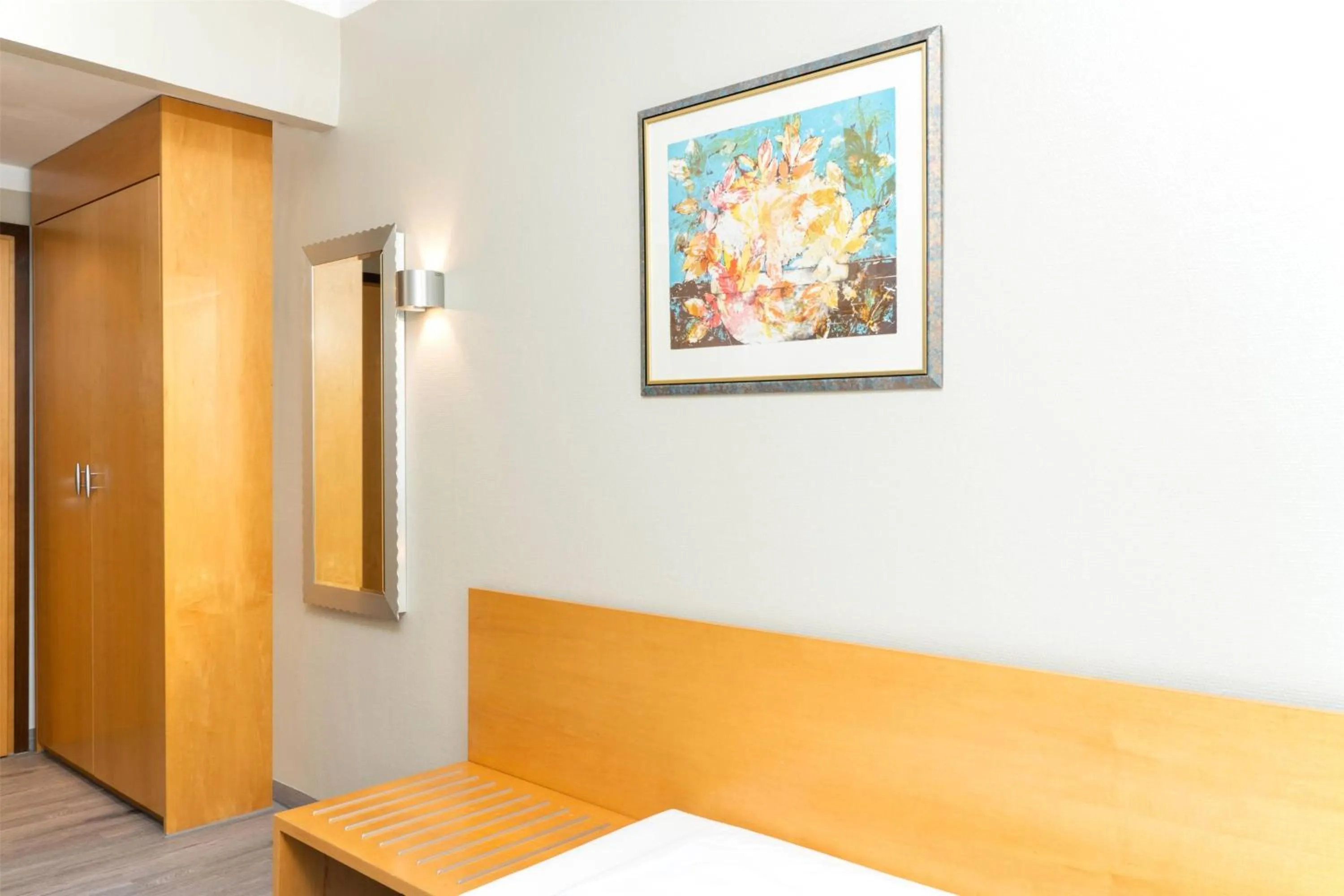 Photo of the whole room in elaya hotel hannover city, Trademark by Wyndham