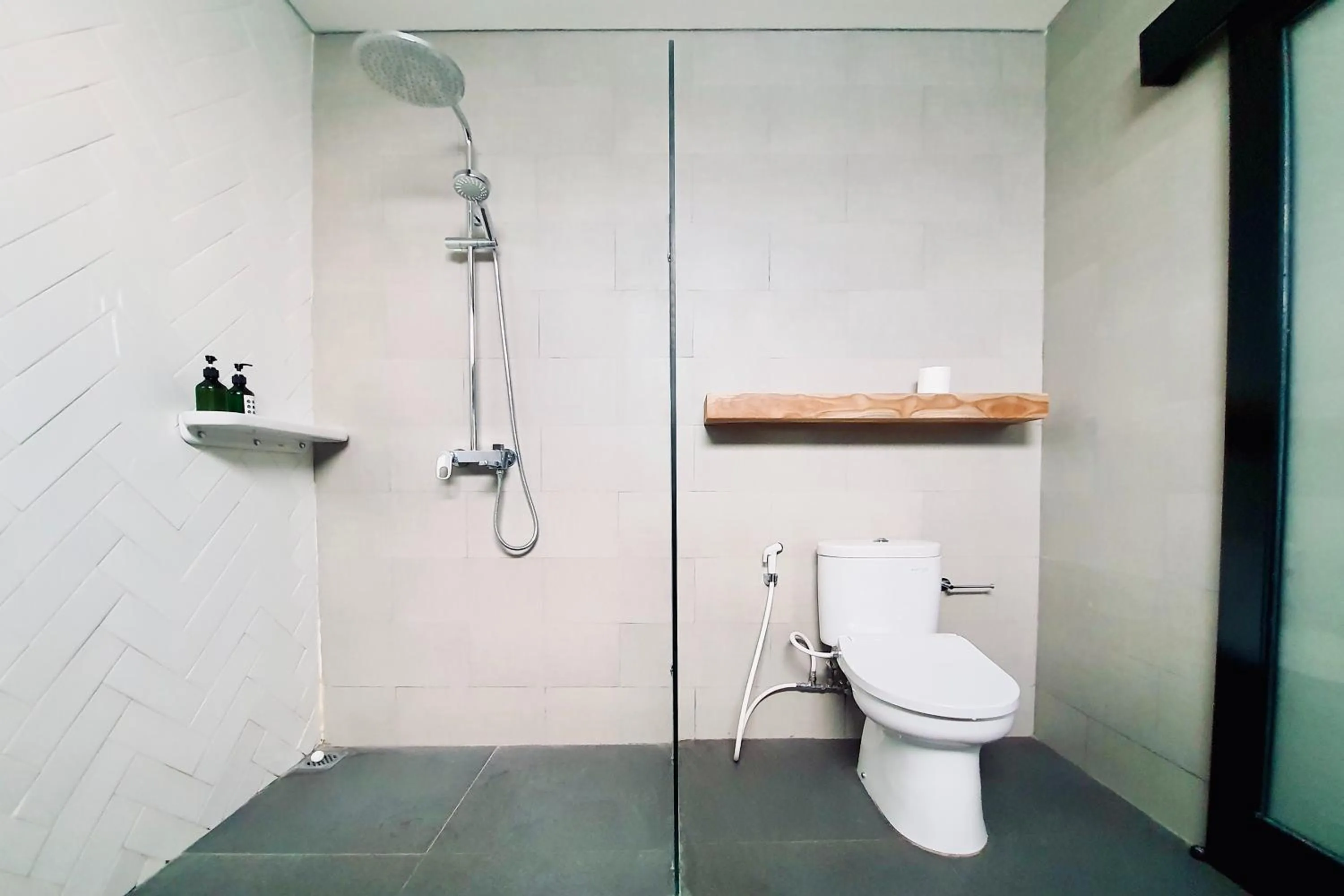 Shower in The Kamare