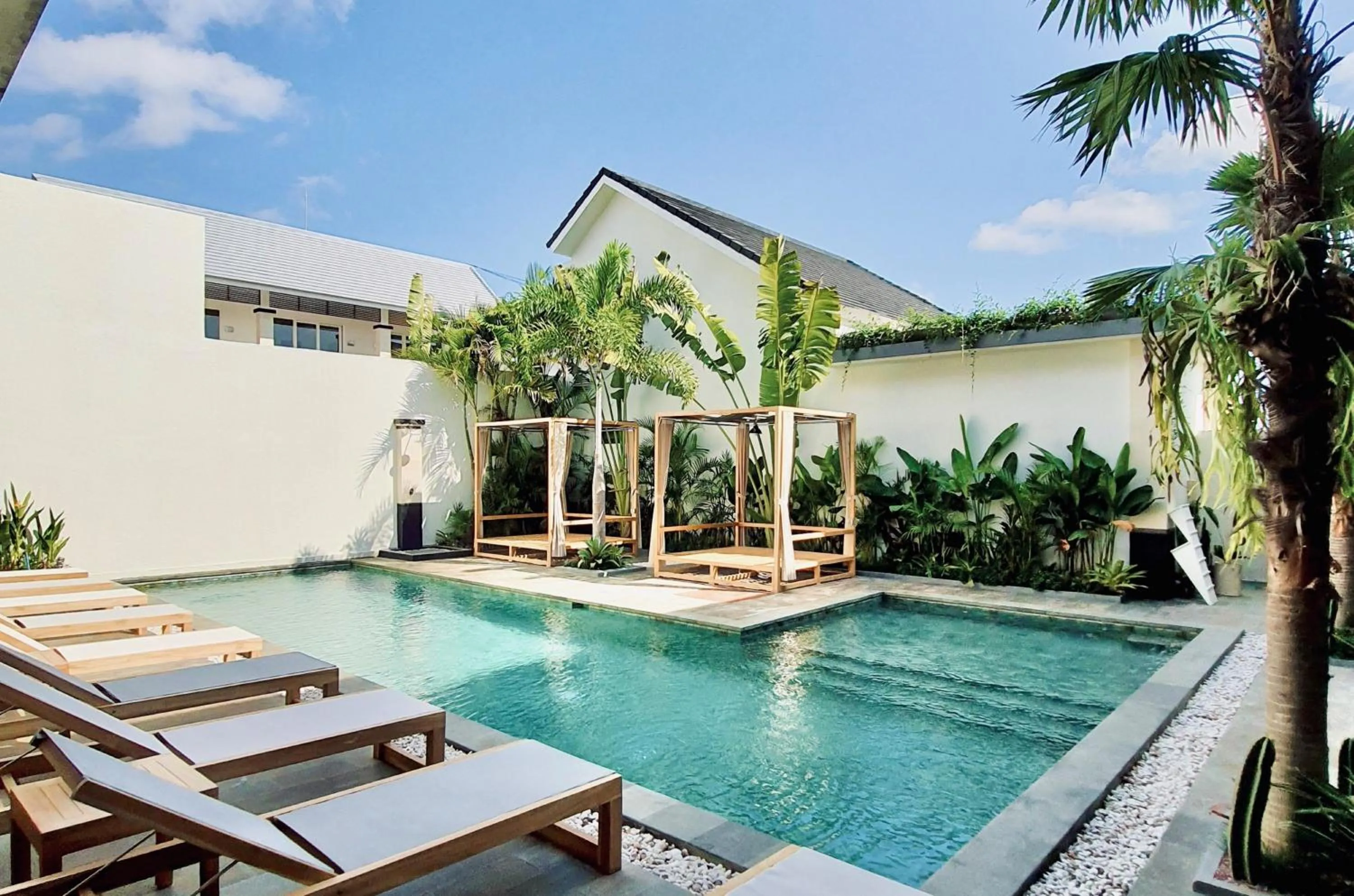 Swimming pool in The Kamare