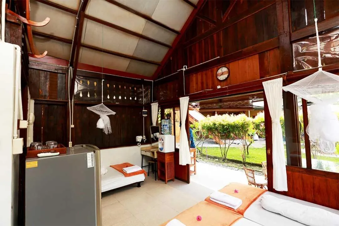 Arya's Surf Camp Cimaja