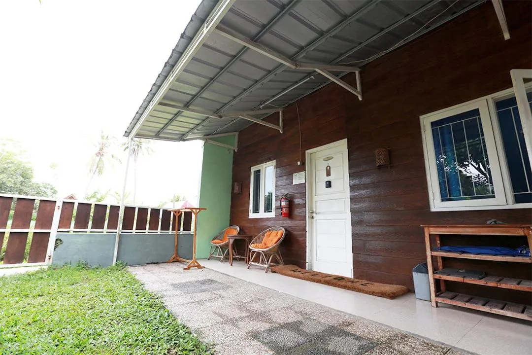 Arya's Surf Camp Cimaja