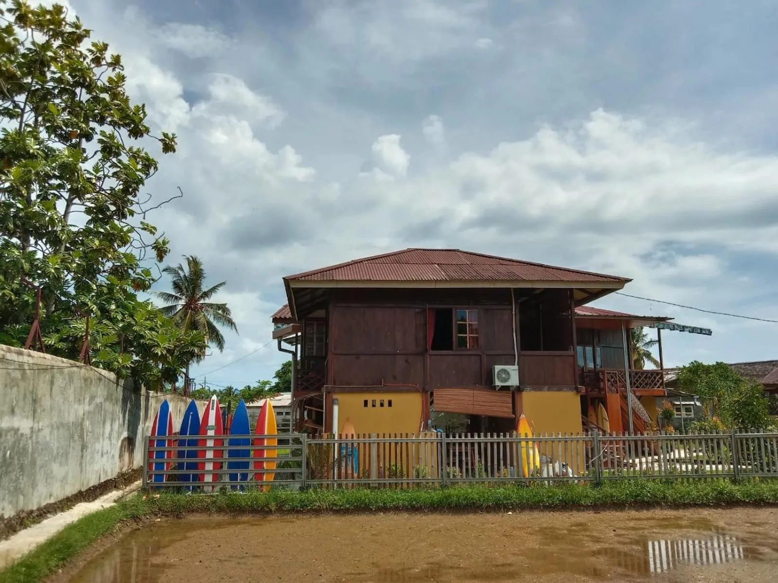 Arya's Surf Camp Cimaja