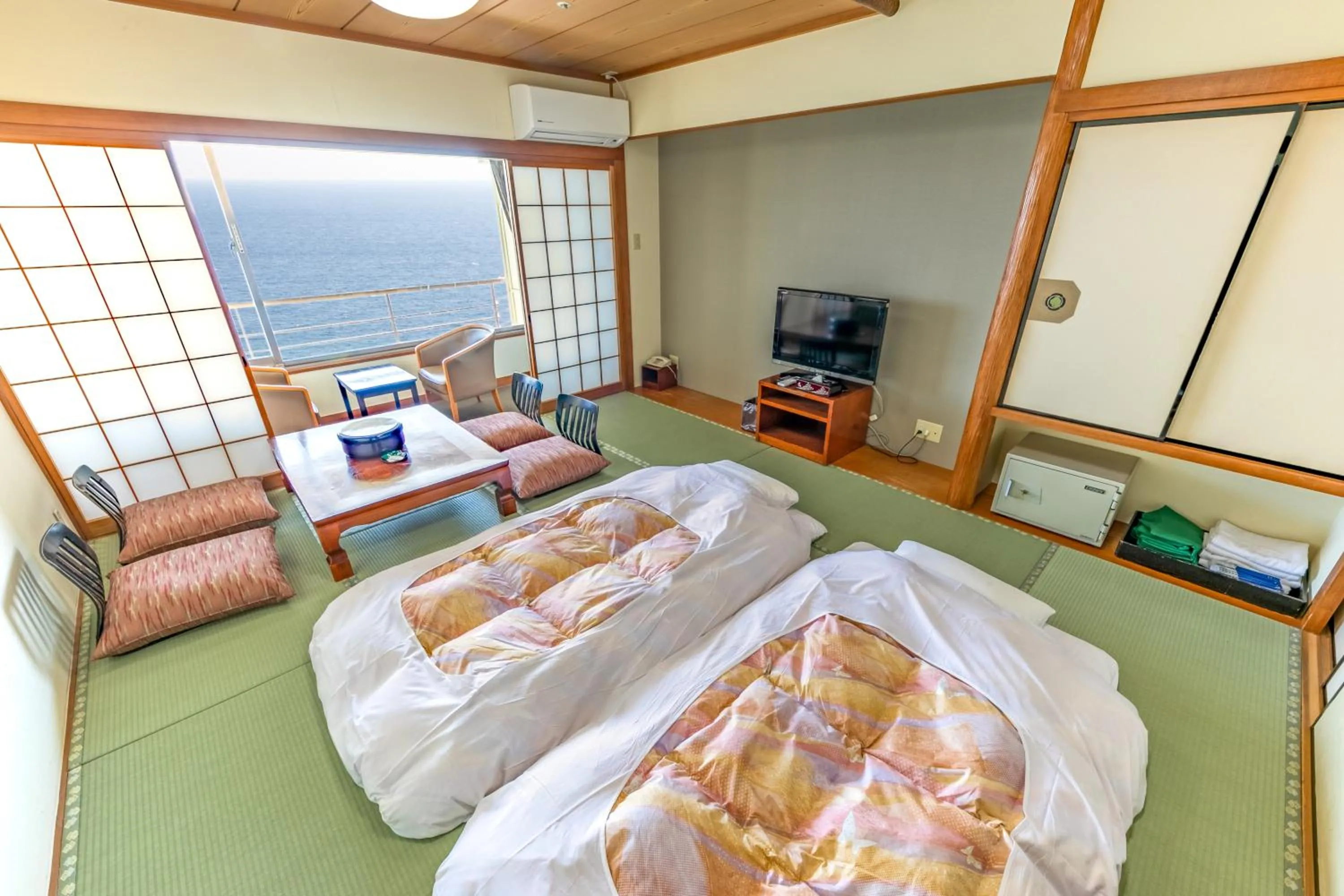 Bedroom, Bed in Atagawa Onsen Blue Ocean