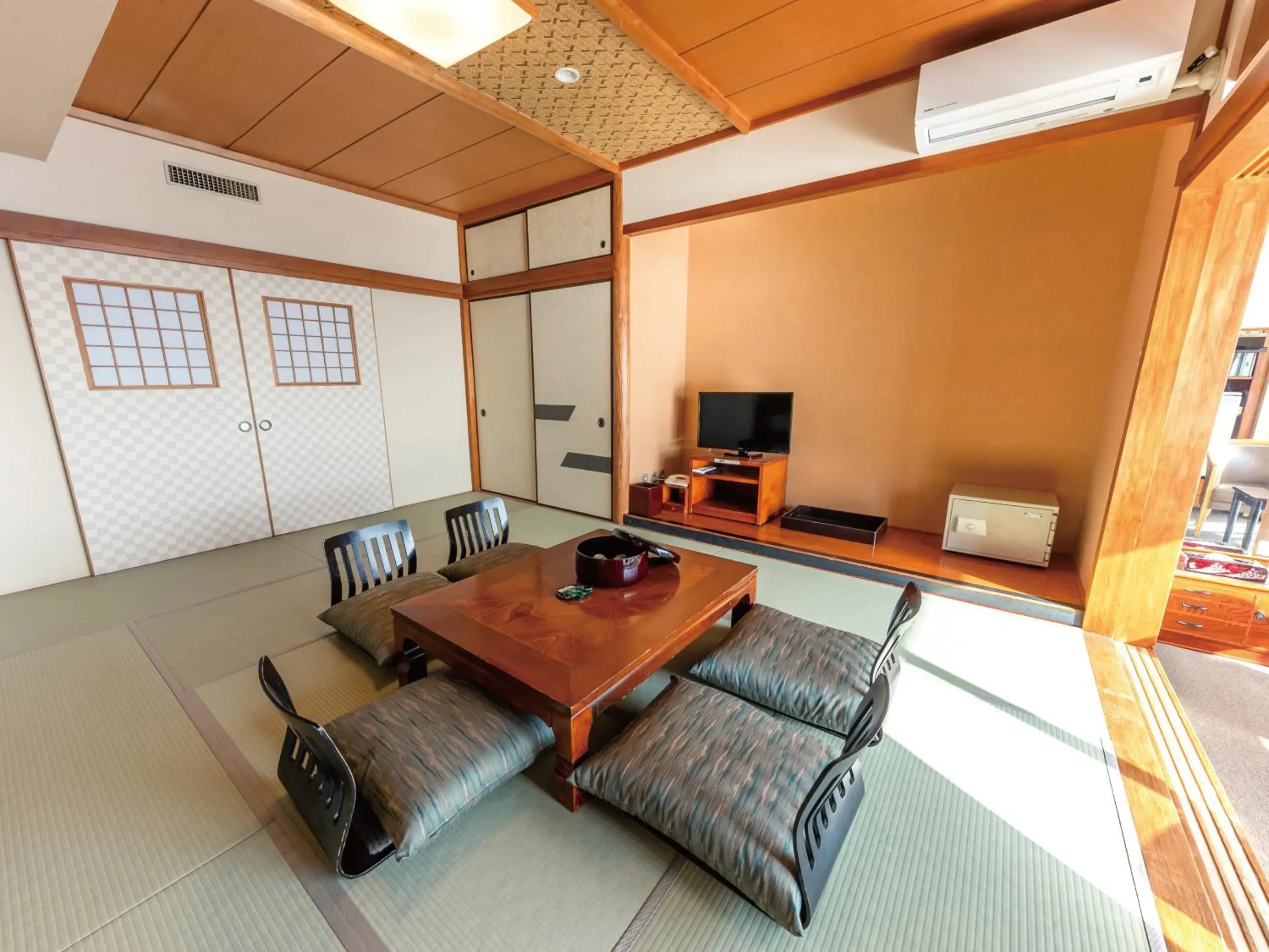 Living room in Atagawa Onsen Blue Ocean Living room in Atagawa Onsen Blue Ocean