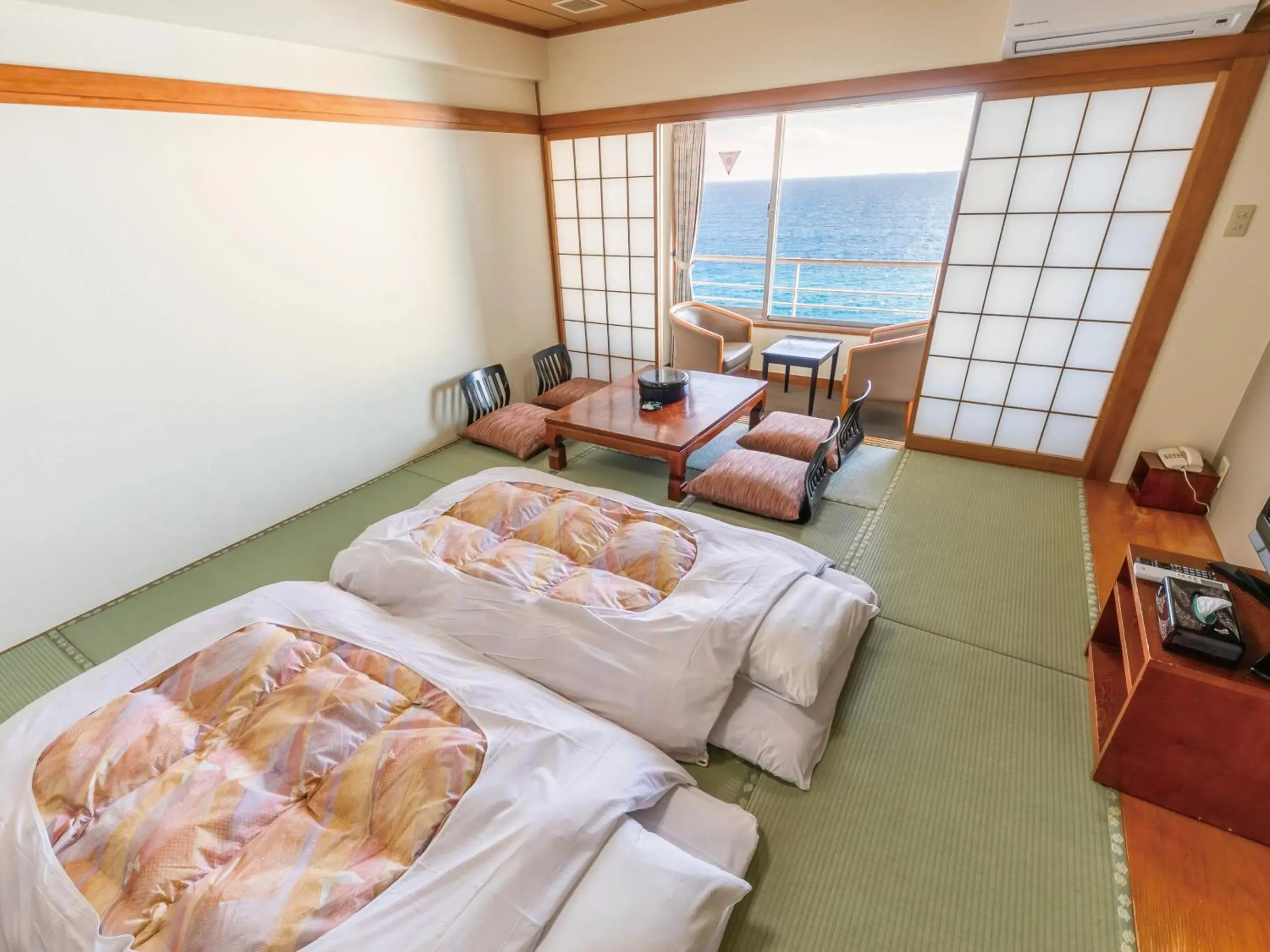 Photo of the whole room, Bed in Atagawa Onsen Blue Ocean Photo of the whole room, Bed in Atagawa Onsen Blue Ocean
