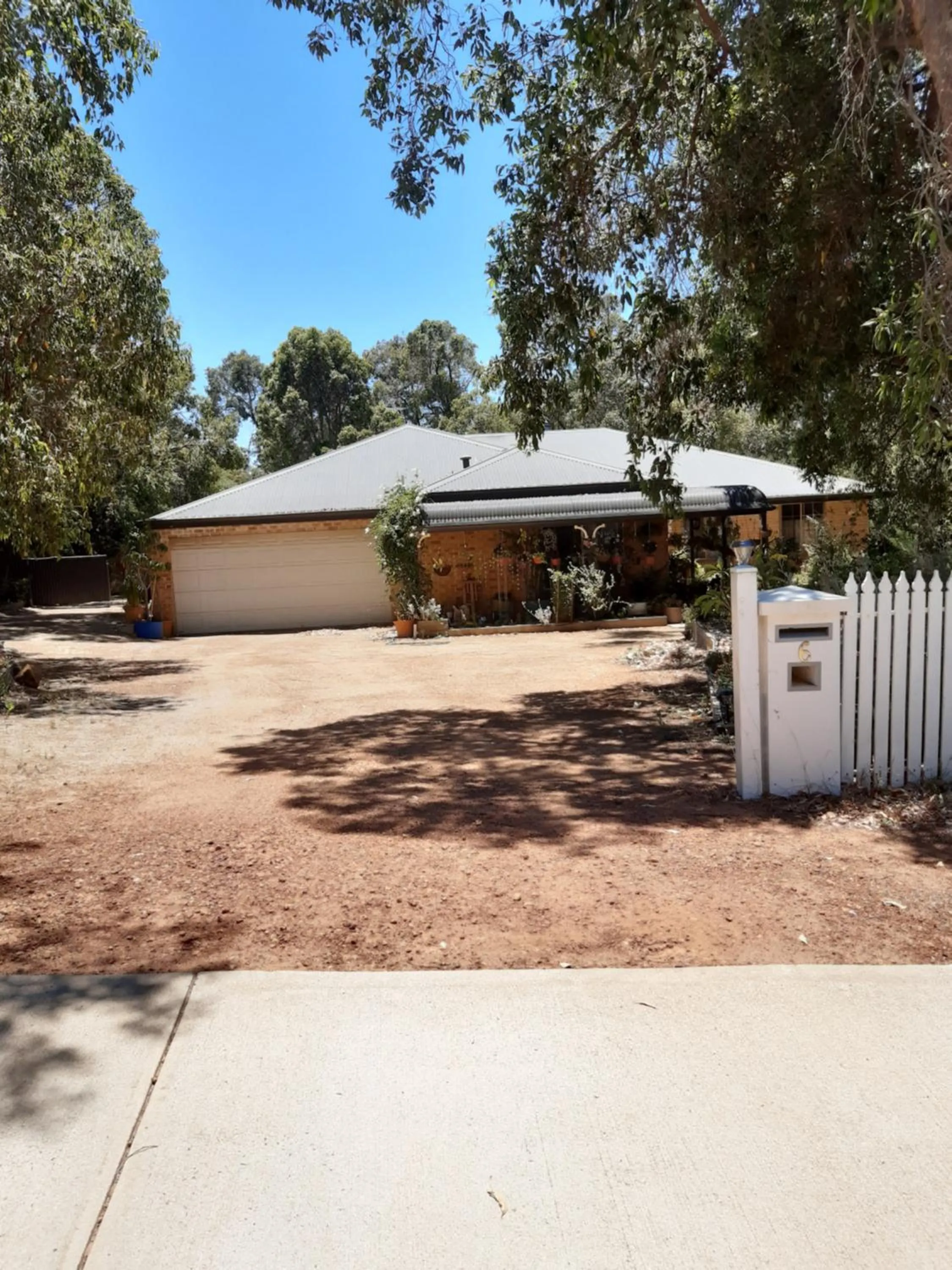 Street view in Mundaring Bed and Breakfast