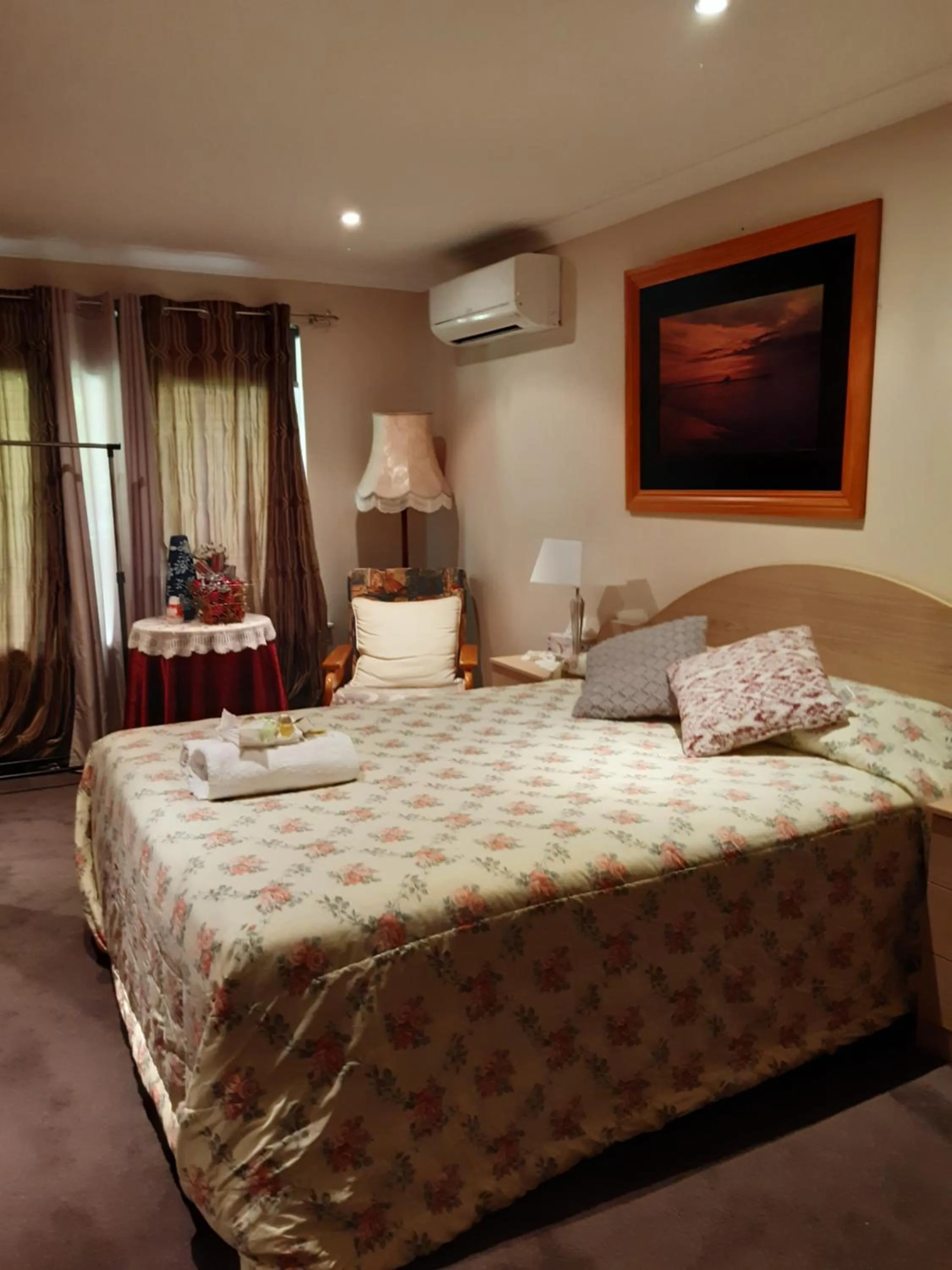 Photo of the whole room, Bed in Mundaring Bed and Breakfast