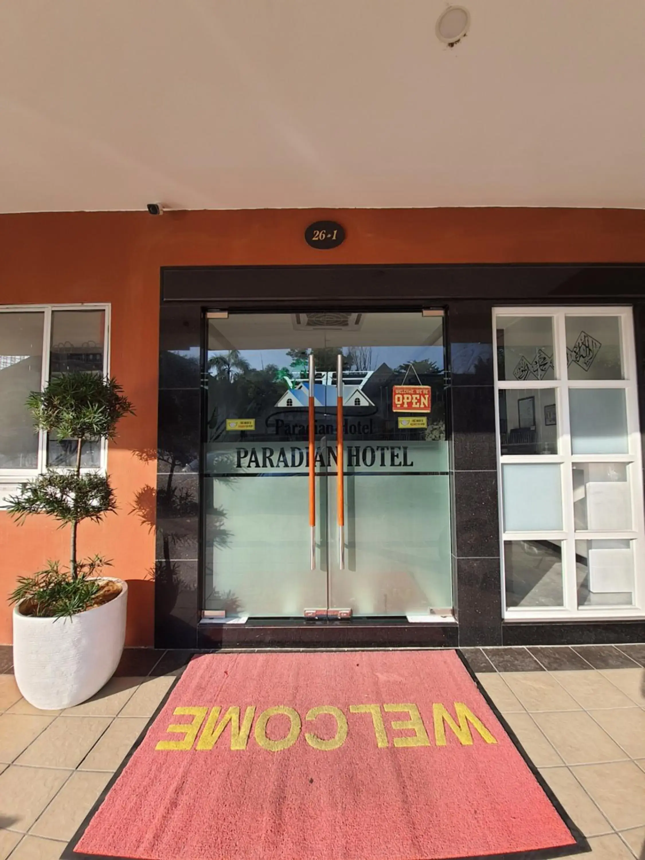 Facade/entrance in PARADIAN HOTEL Facade/entrance in PARADIAN HOTEL