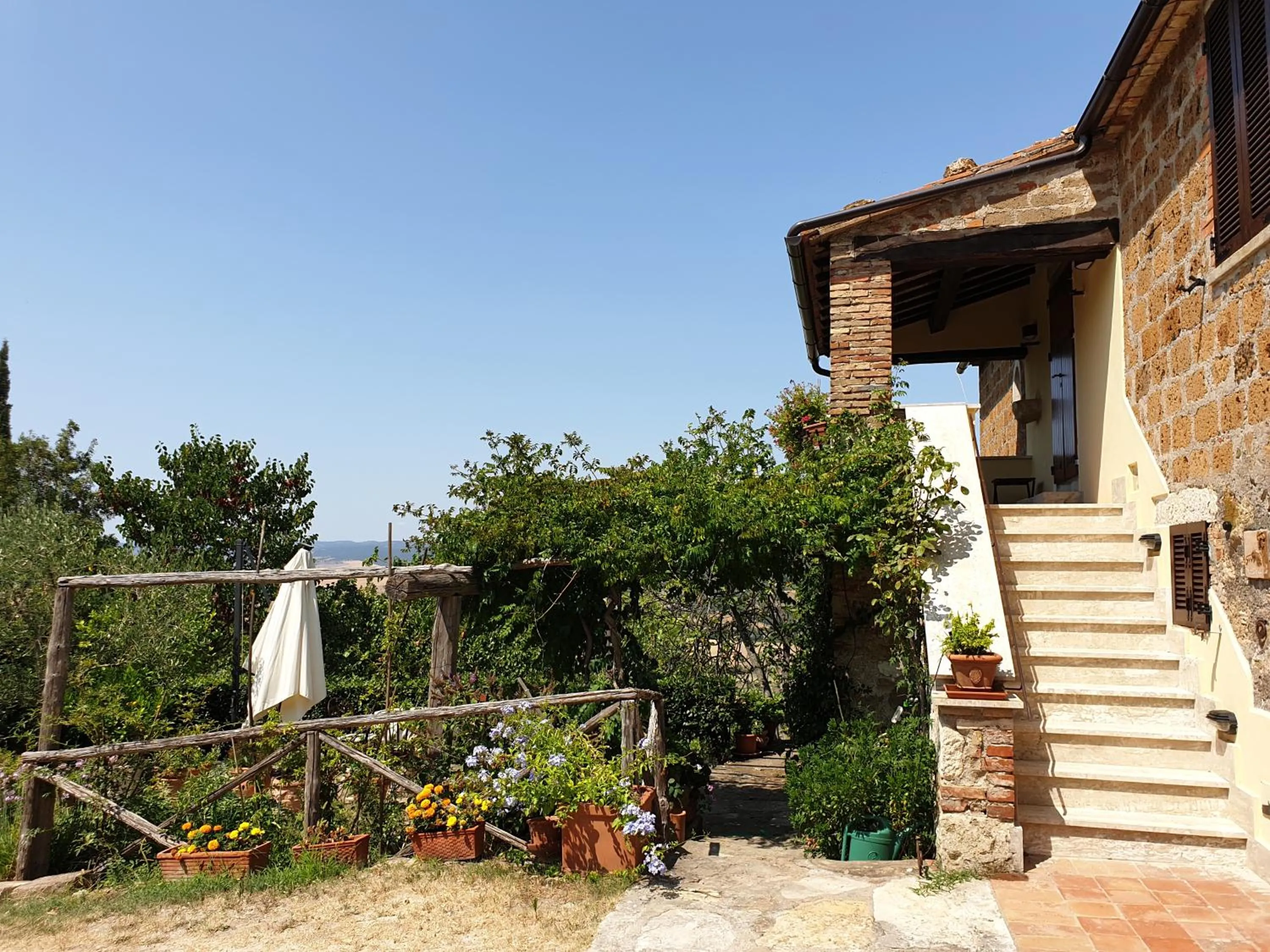 Facade/entrance in Le Querciolaie Monte Cavallo - upper apartment