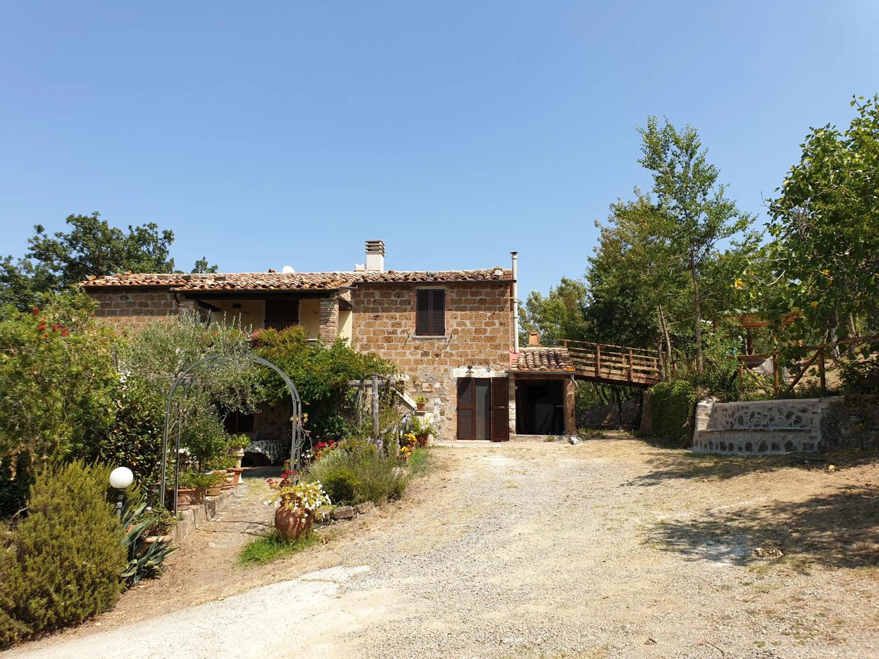 Property building in Le Querciolaie Monte Cavallo - upper apartment