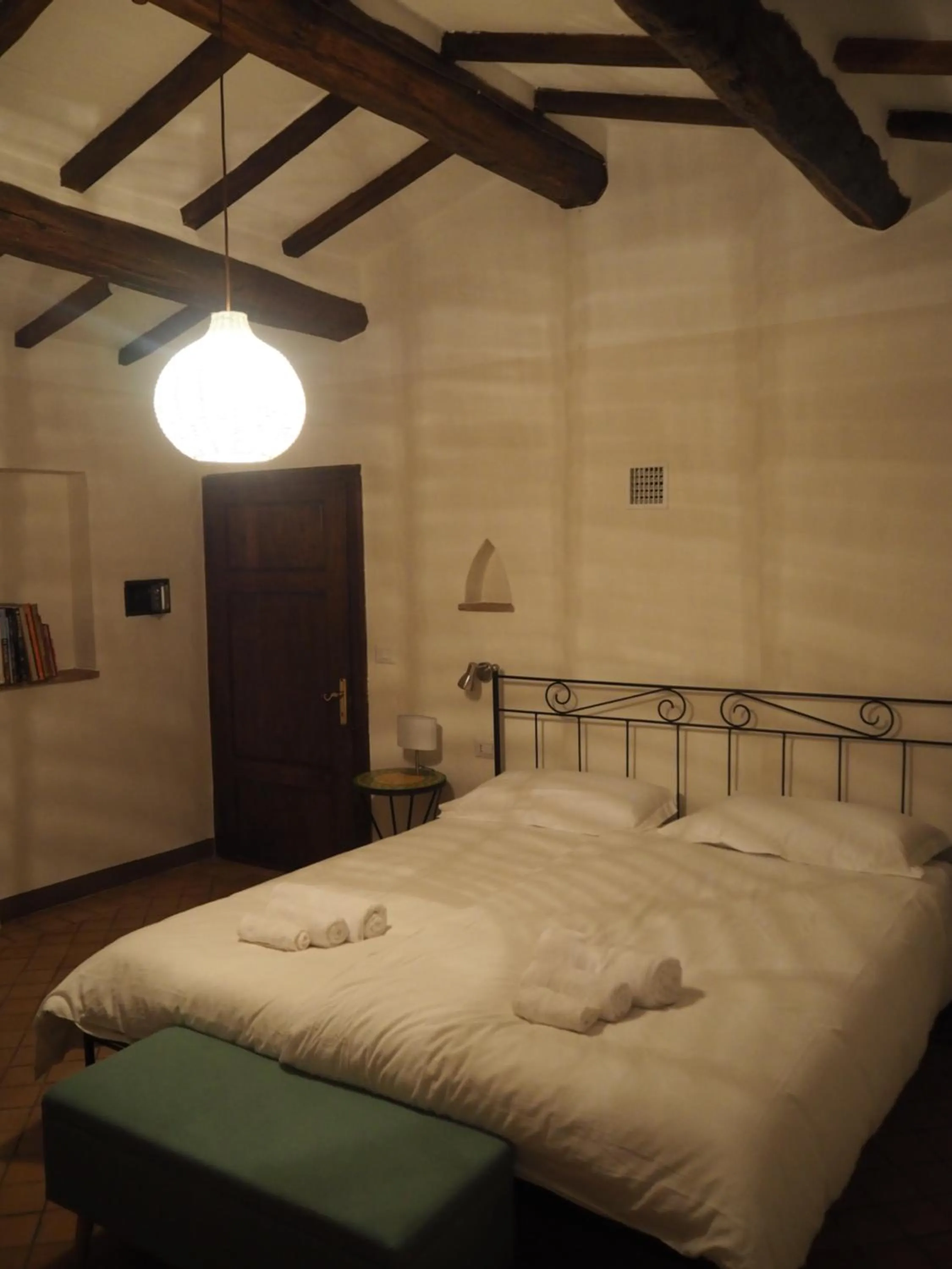 Bedroom, Bed in Le Querciolaie Monte Cavallo - upper apartment