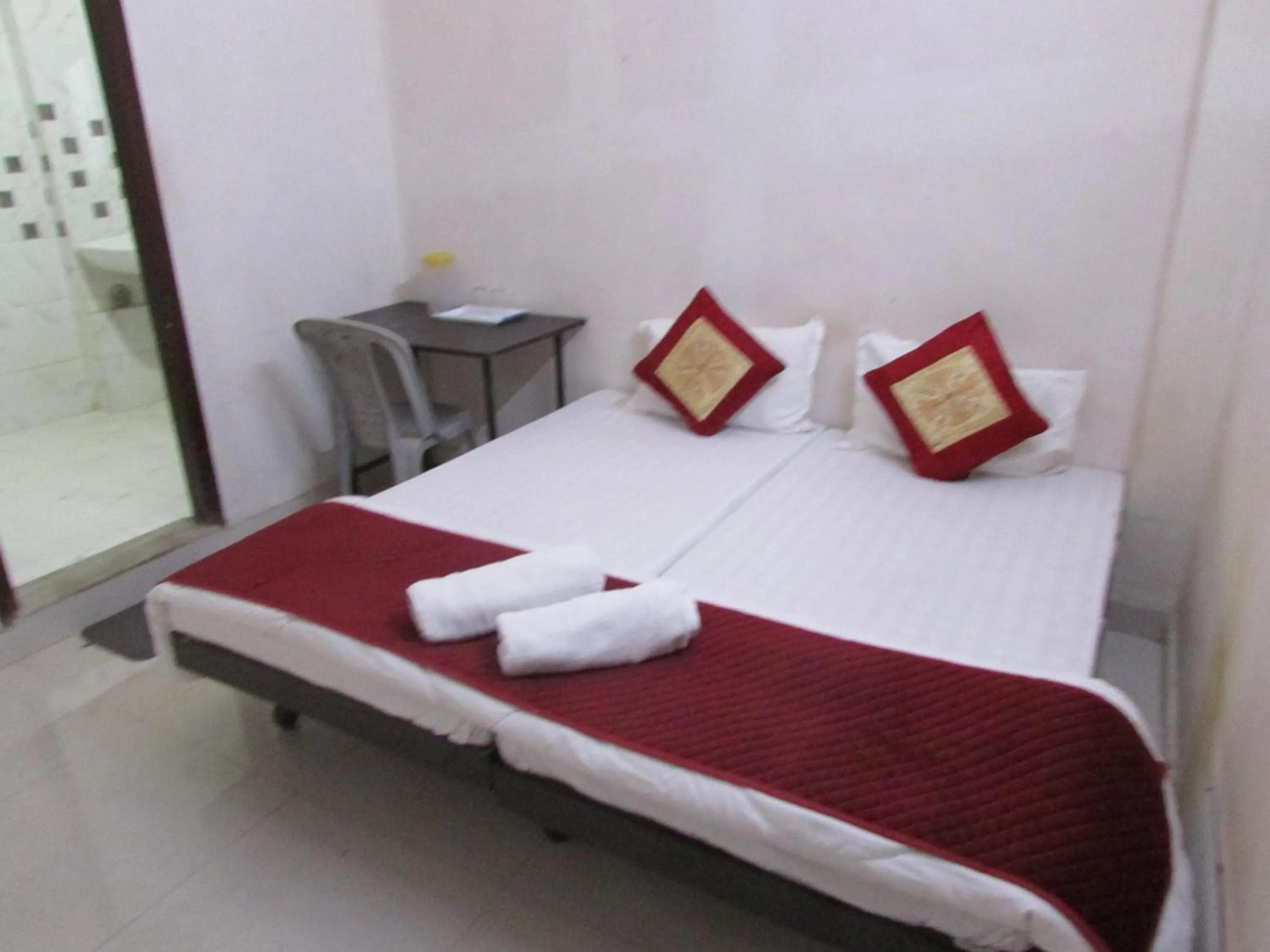 Bed in Ashish Guest House, Goverdhan Vilas
