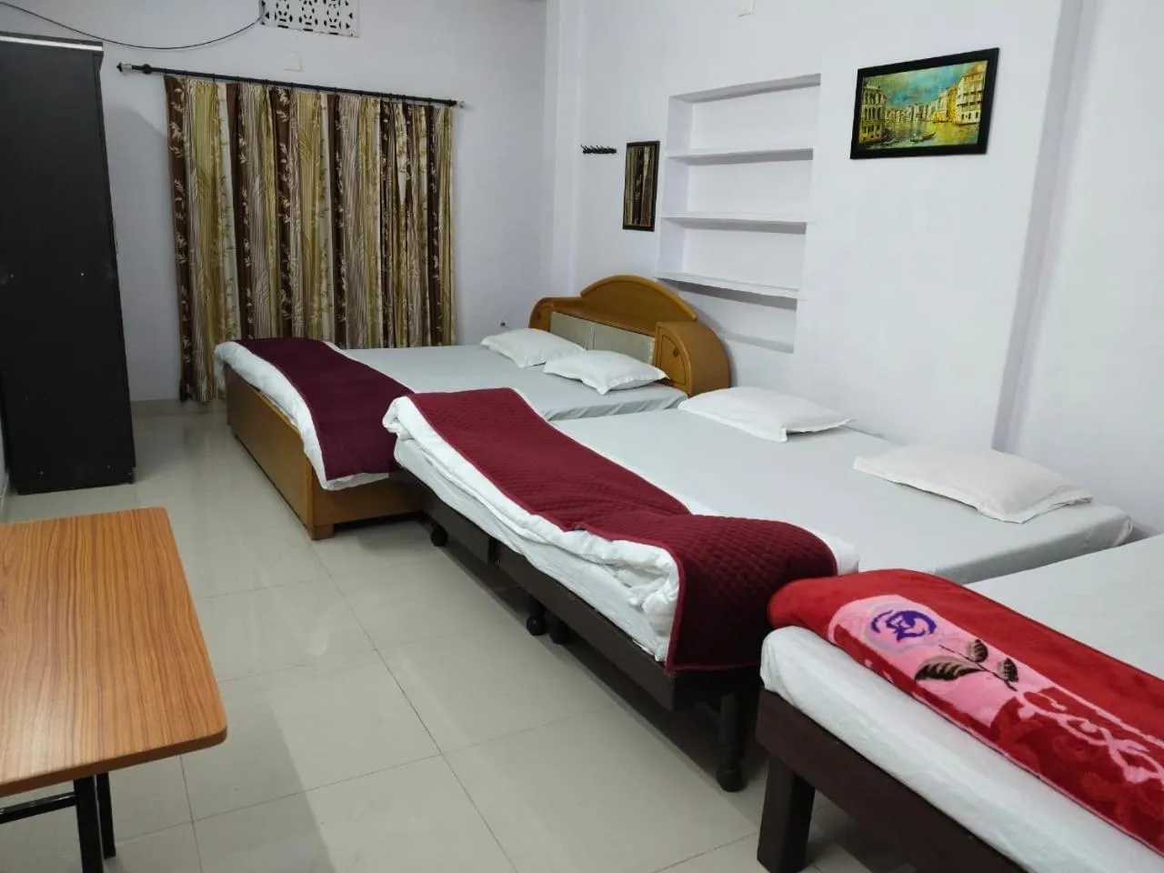 Bed in Ashish Guest House, Goverdhan Vilas