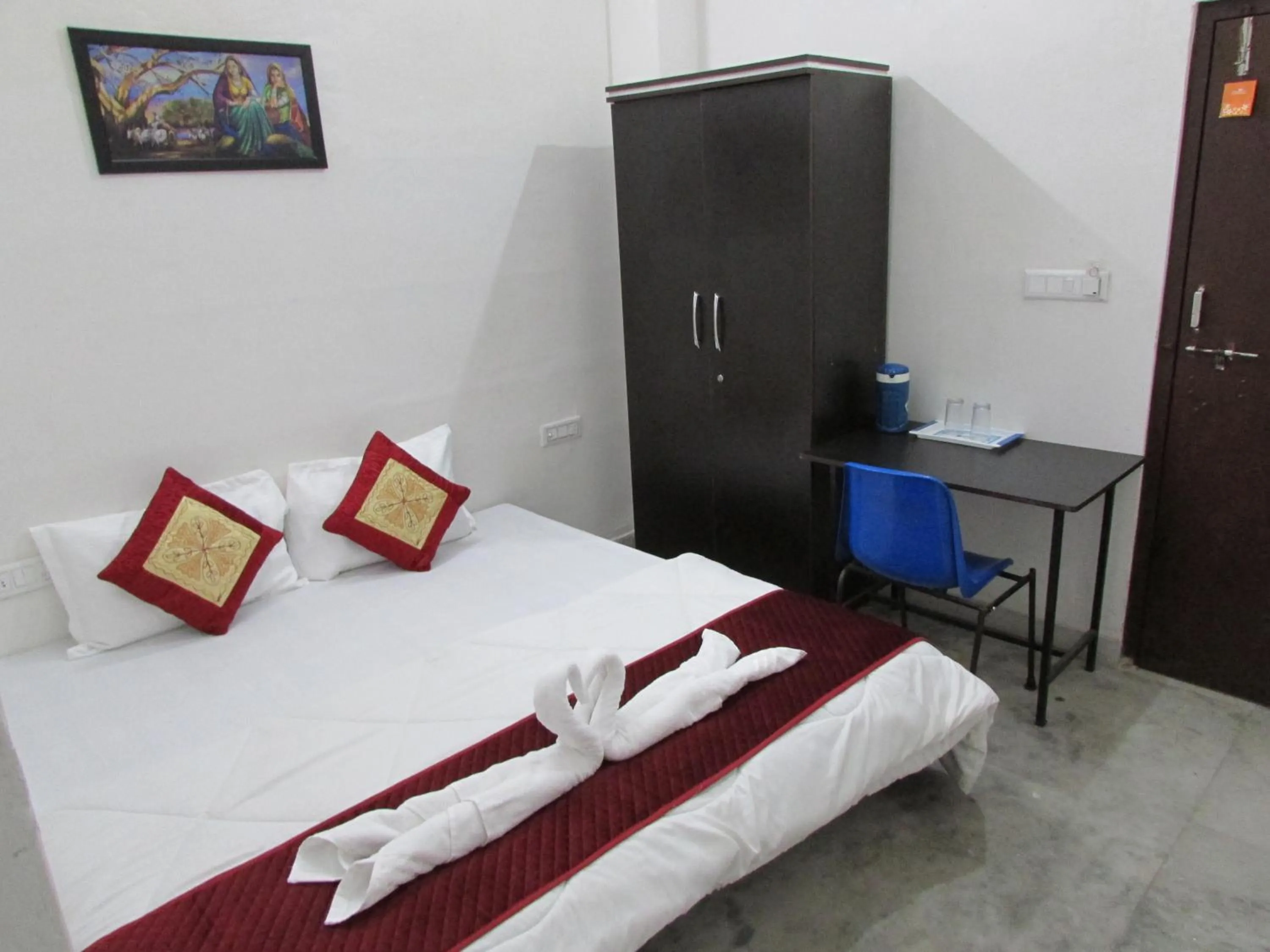Bedroom, Bed in Ashish Guest House, Goverdhan Vilas