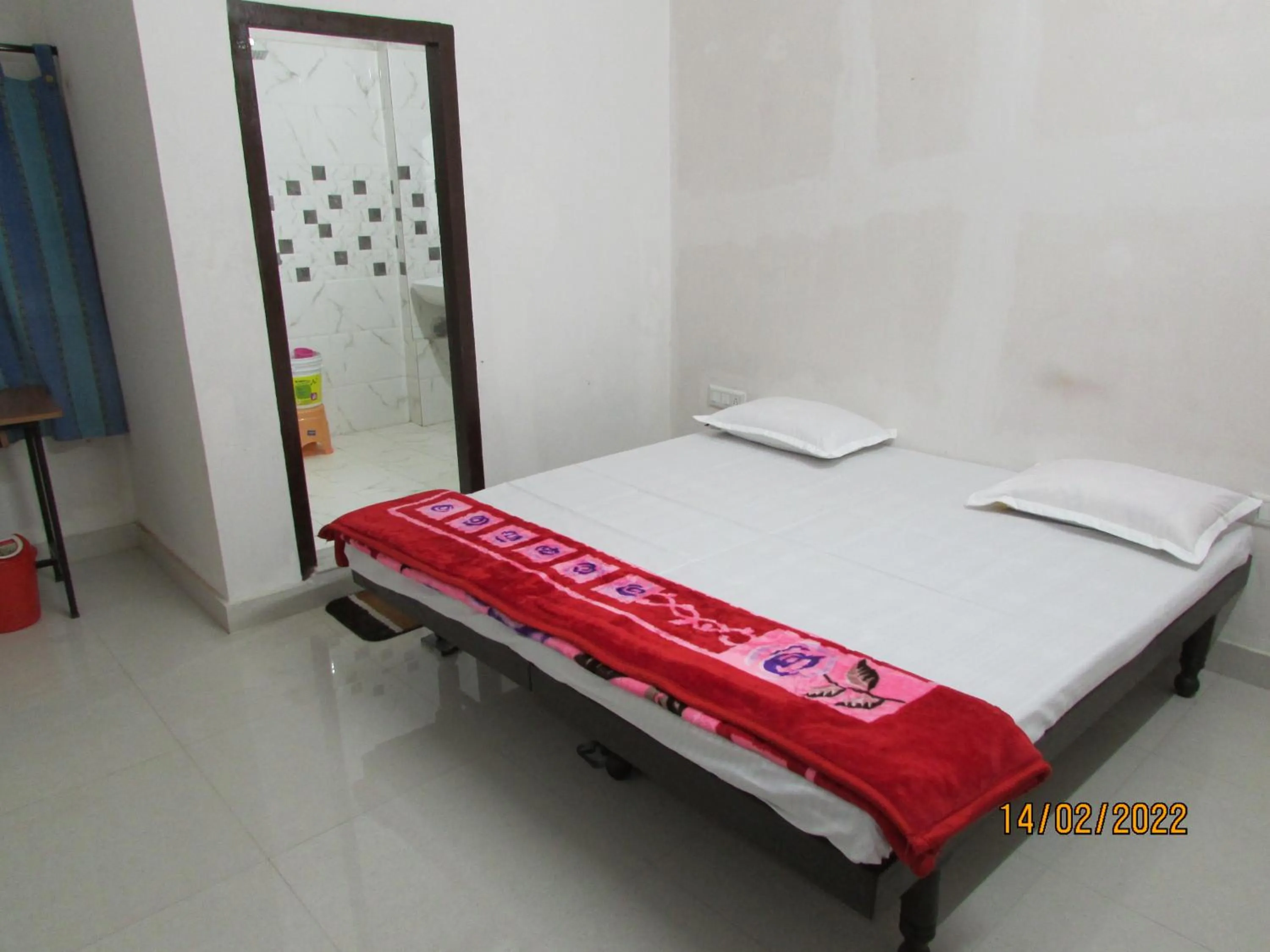 Bedroom, Bed in Ashish Guest House, Goverdhan Vilas