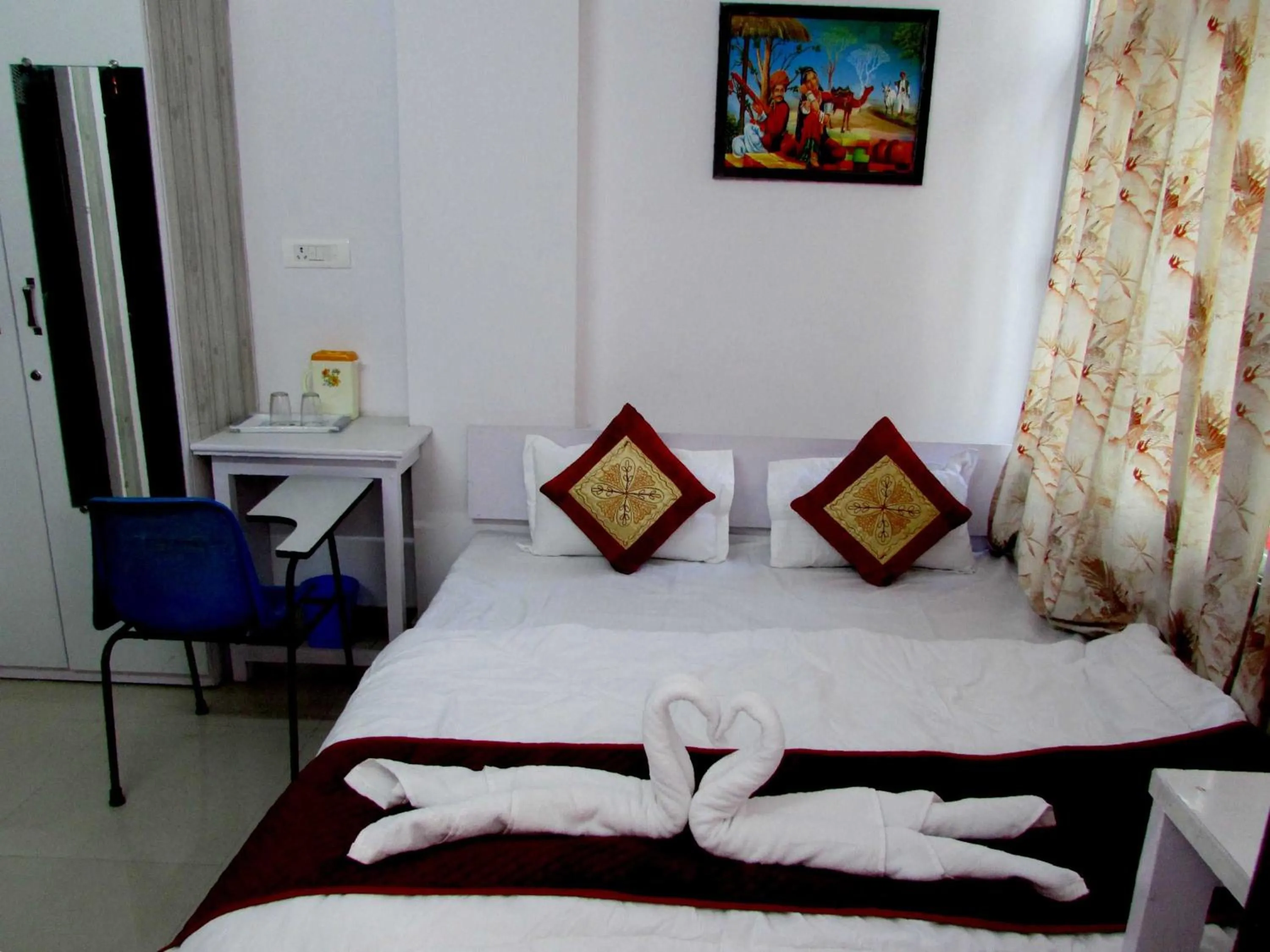Bedroom, Bed in Ashish Guest House, Goverdhan Vilas