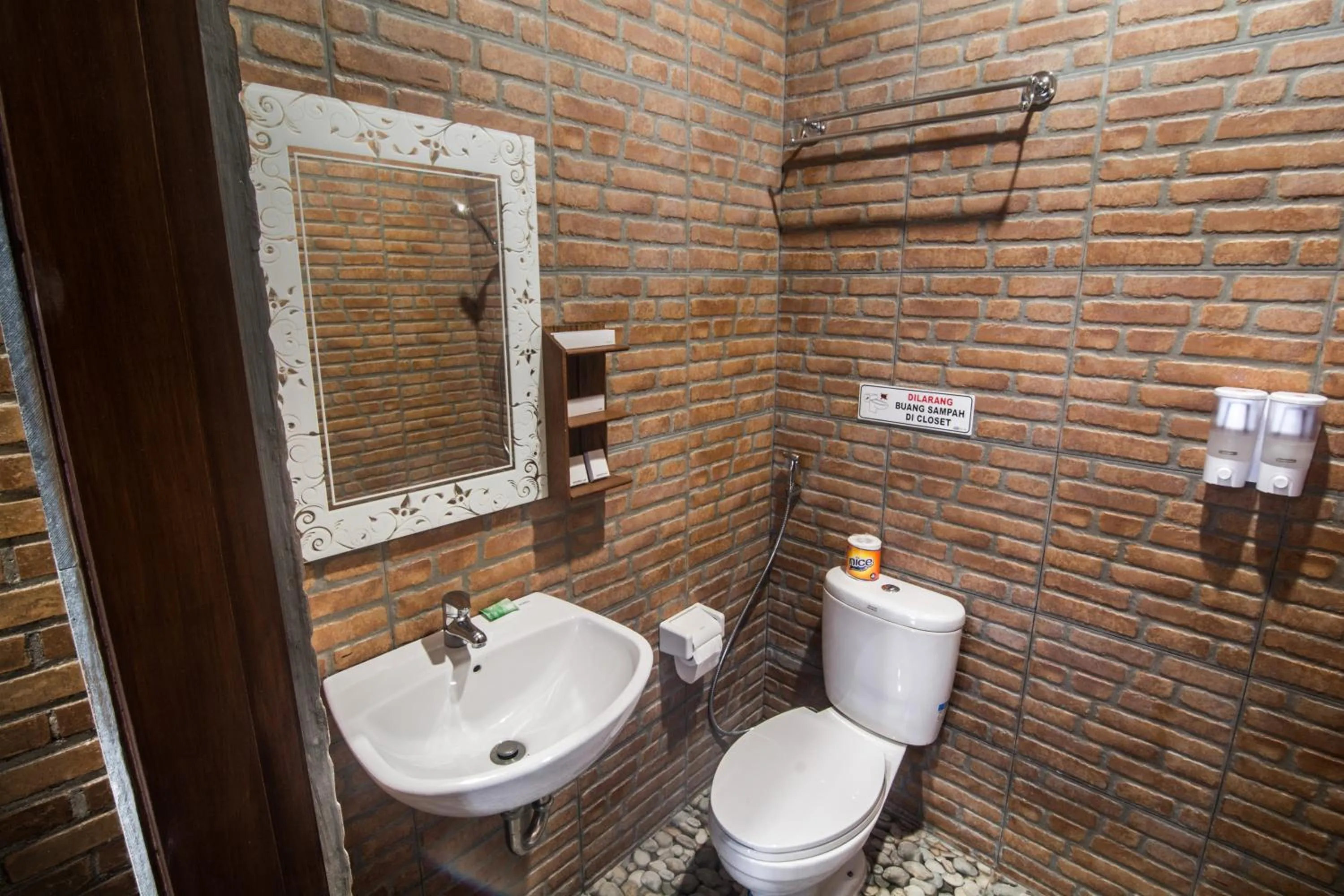 Bathroom in The Garuda Homestay Sanur